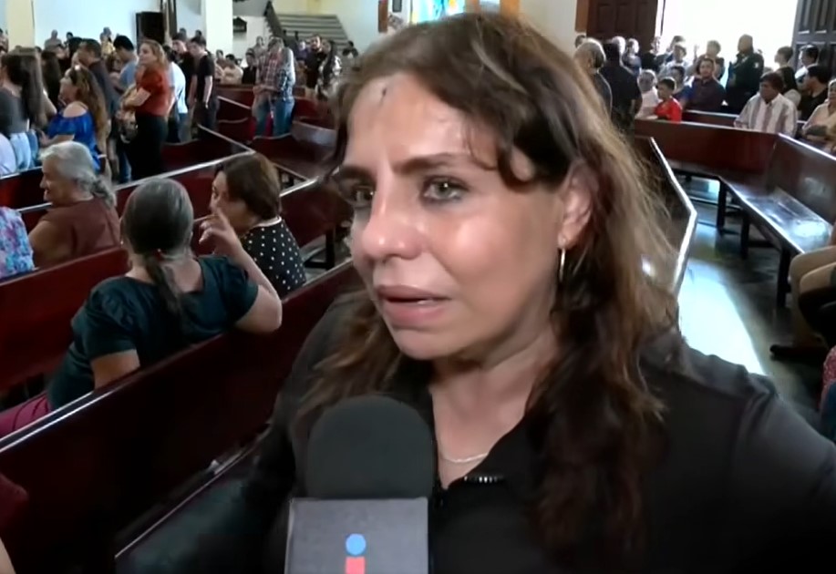 Martha Elena habla con la prensa. | Foto: Facebook/De Primera Mano