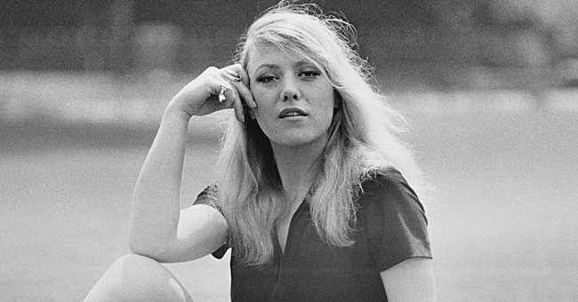 La modelo y actriz inglesa Margaret Nolan, Reino Unido, julio de 1971. | Foto: Getty Images