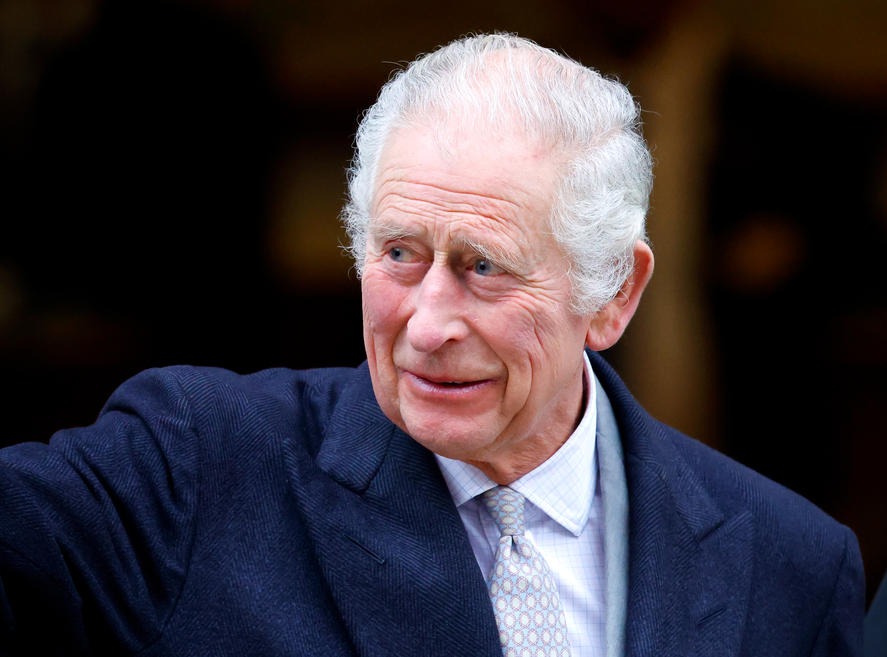 El rey Charles III abandona la London Clinic el 29 de enero de 2024 en Londres, Inglaterra | Fuente: Getty Images