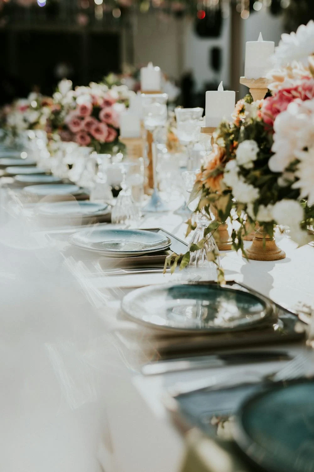 Una mesa preparada para una cena formal | Fuente: Pexels