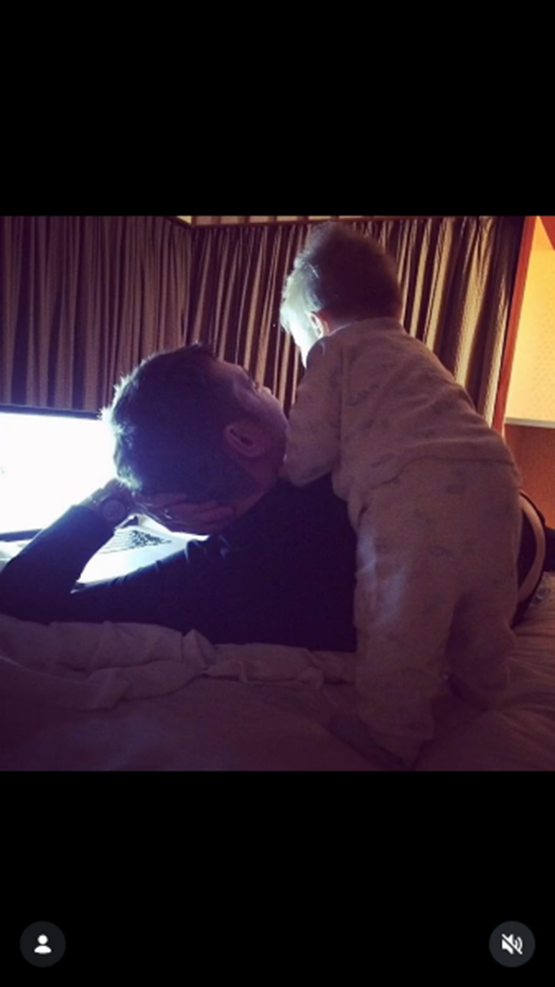 Michael Bublé con su hijo Noah de bebé | Fuente: Instagram/michaelbuble