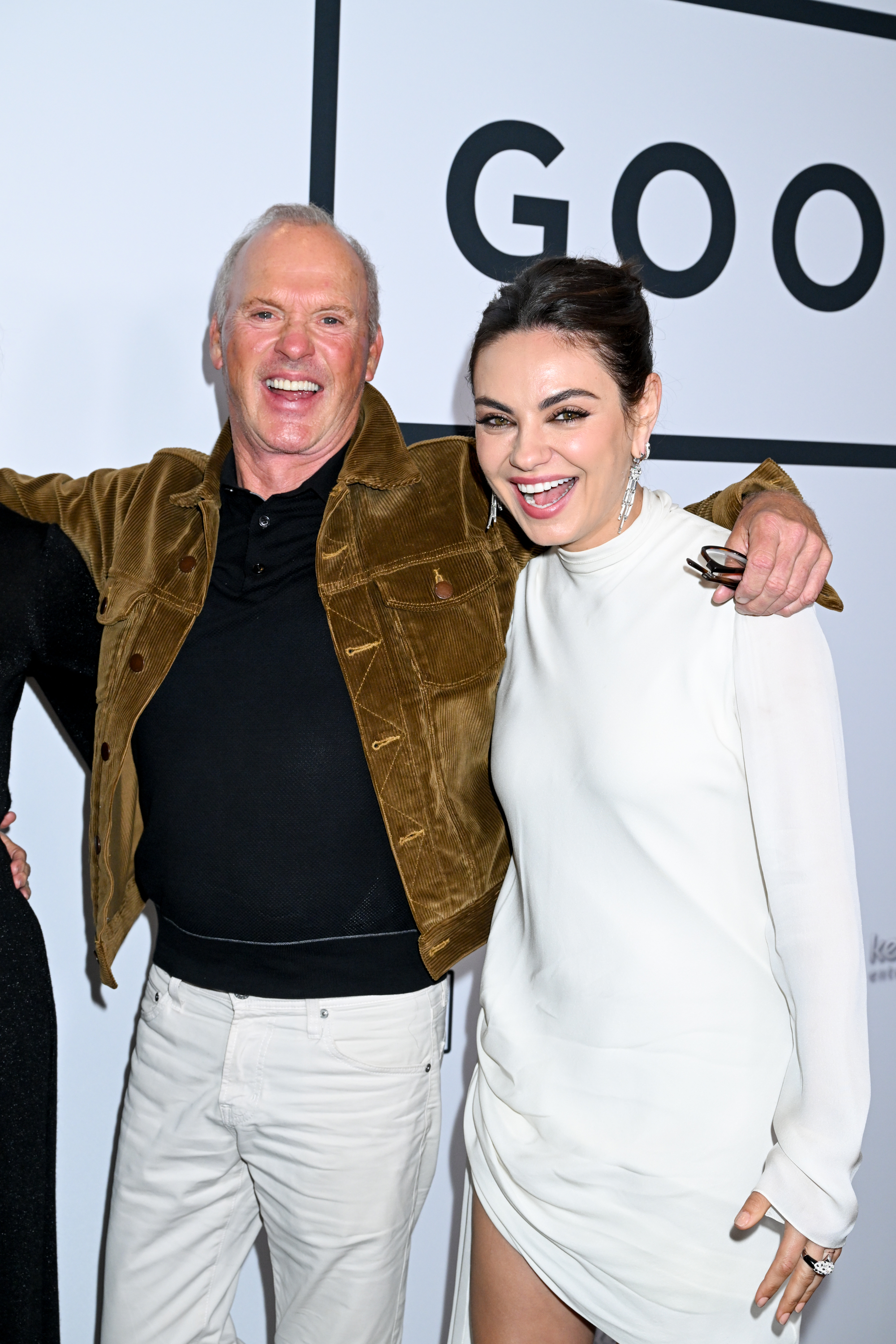 Michael Keaton y Mila Kunis | Fuente: Getty Images