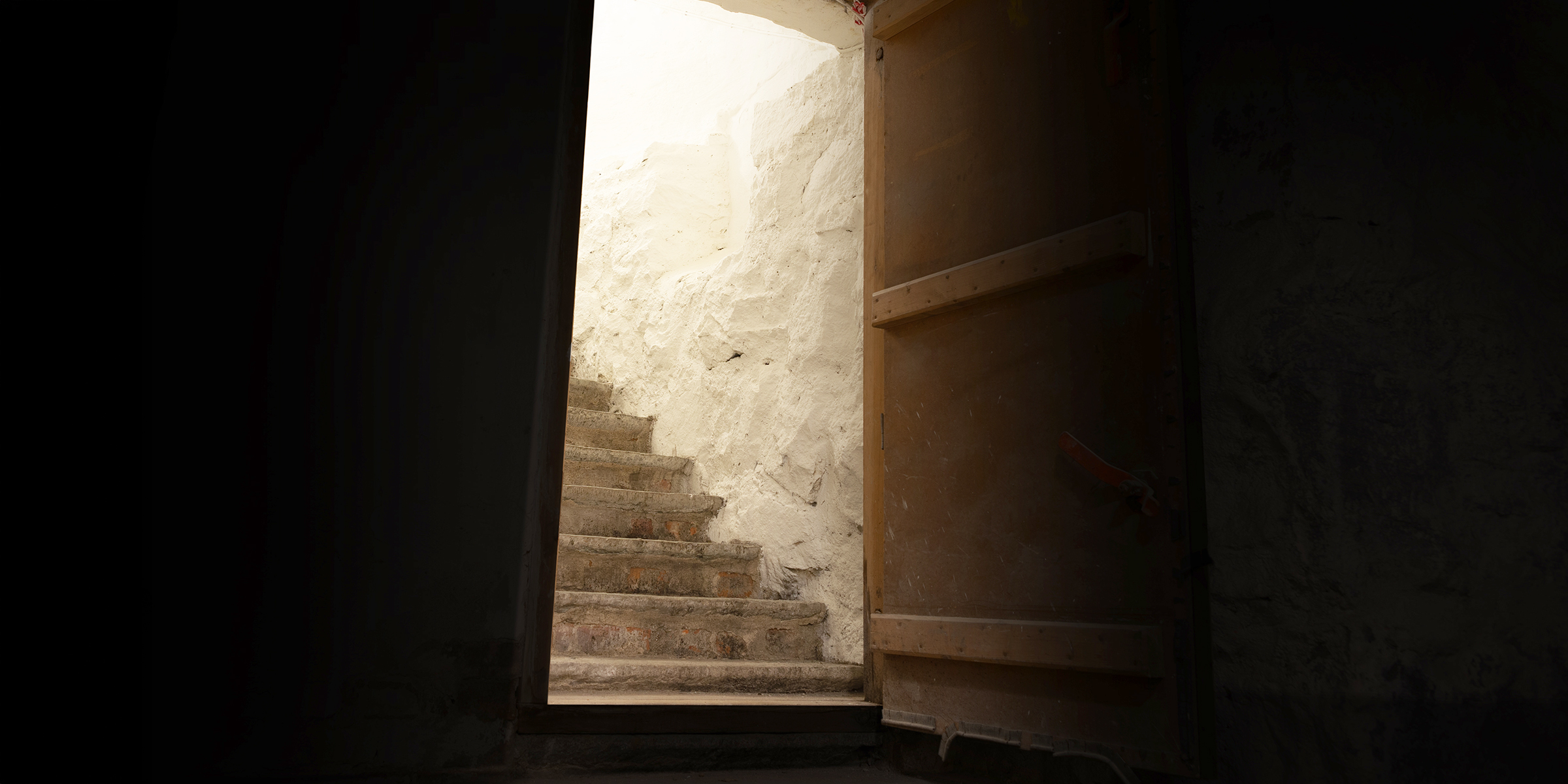 Escaleras desgastadas | Fuente: Shutterstock