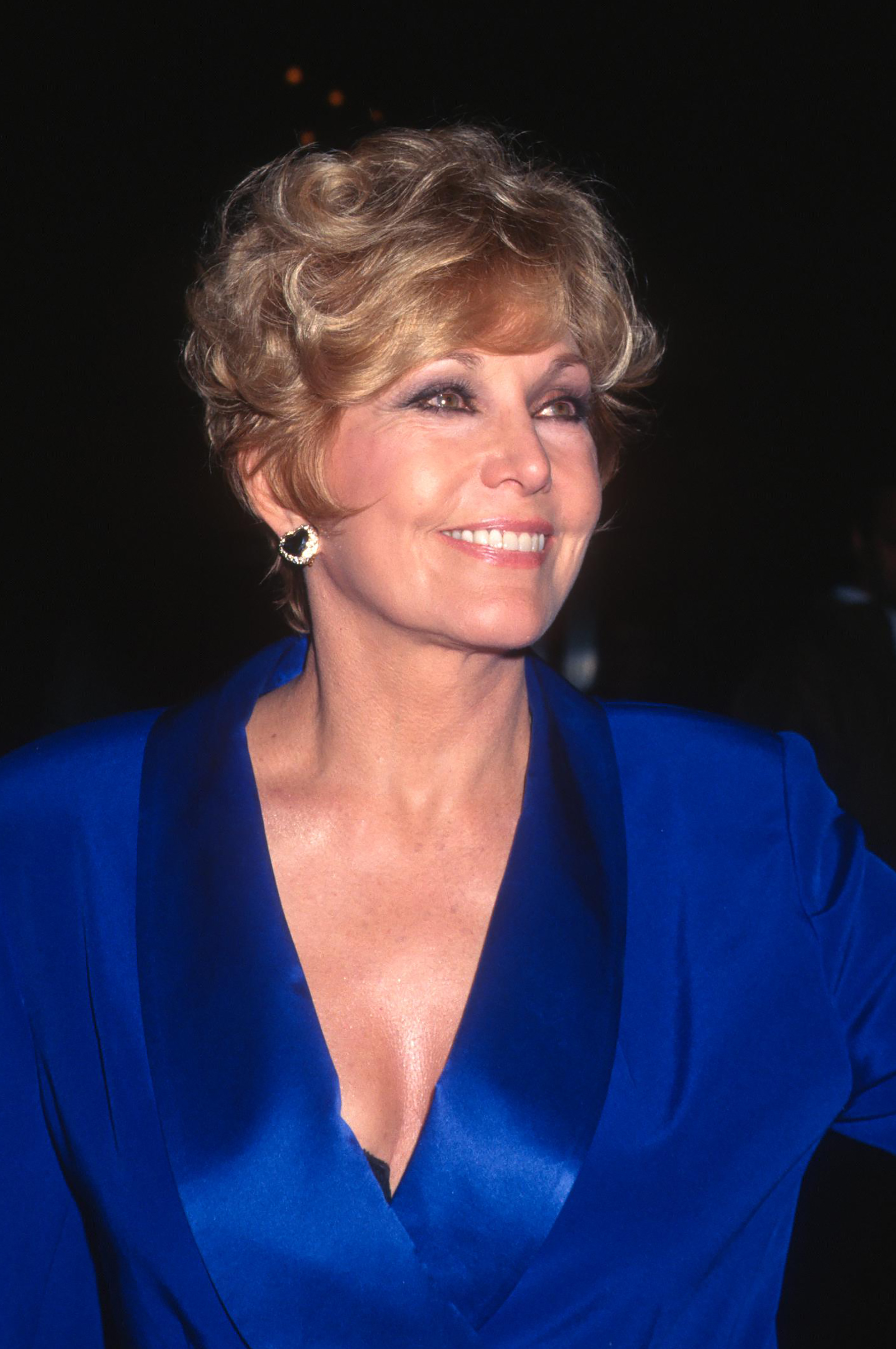 Kim Novak asiste a la fiesta del estreno de "Vértigo" en Planet Hollywood, en Nueva York, el 4 de octubre de 1996. | Fuente: Getty Images