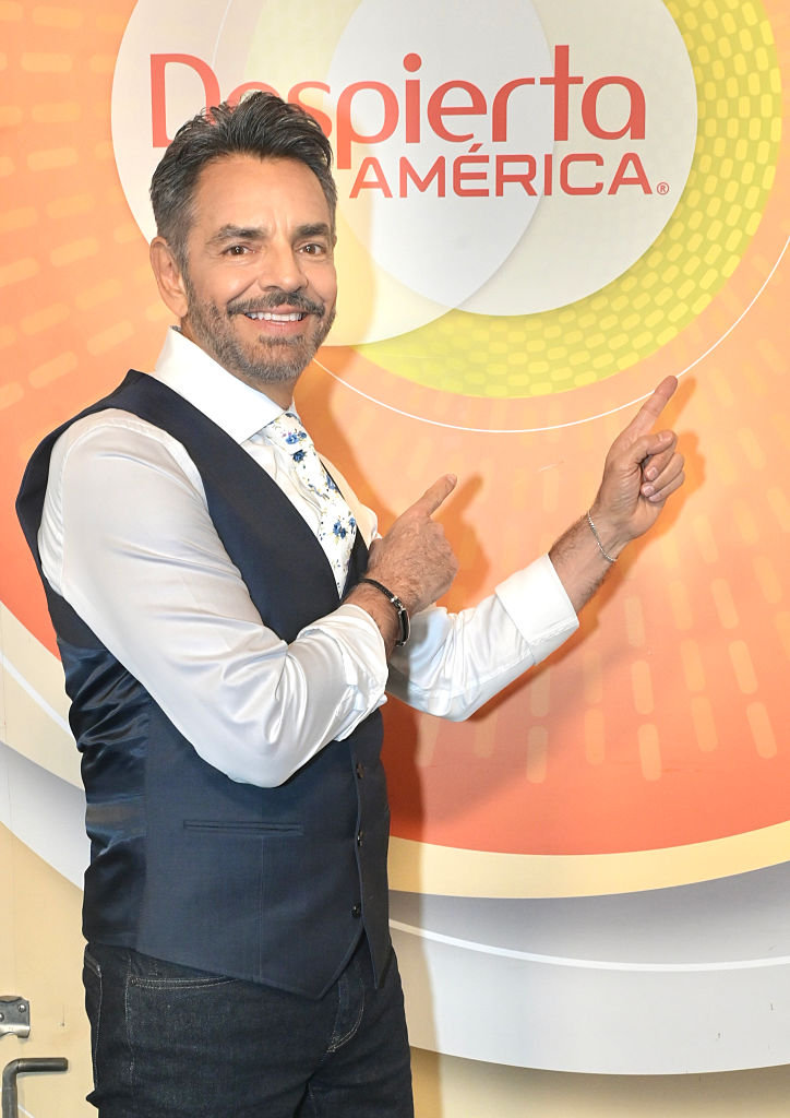 Eugenio Derbez visita el programa matutino "Despierta América" ​​para promocionar la cuarta temporada de la serie "Acapulco" de Apple TV+ el 15 de julio de 2025 en Doral, Florida. | Fuente: Getty Images