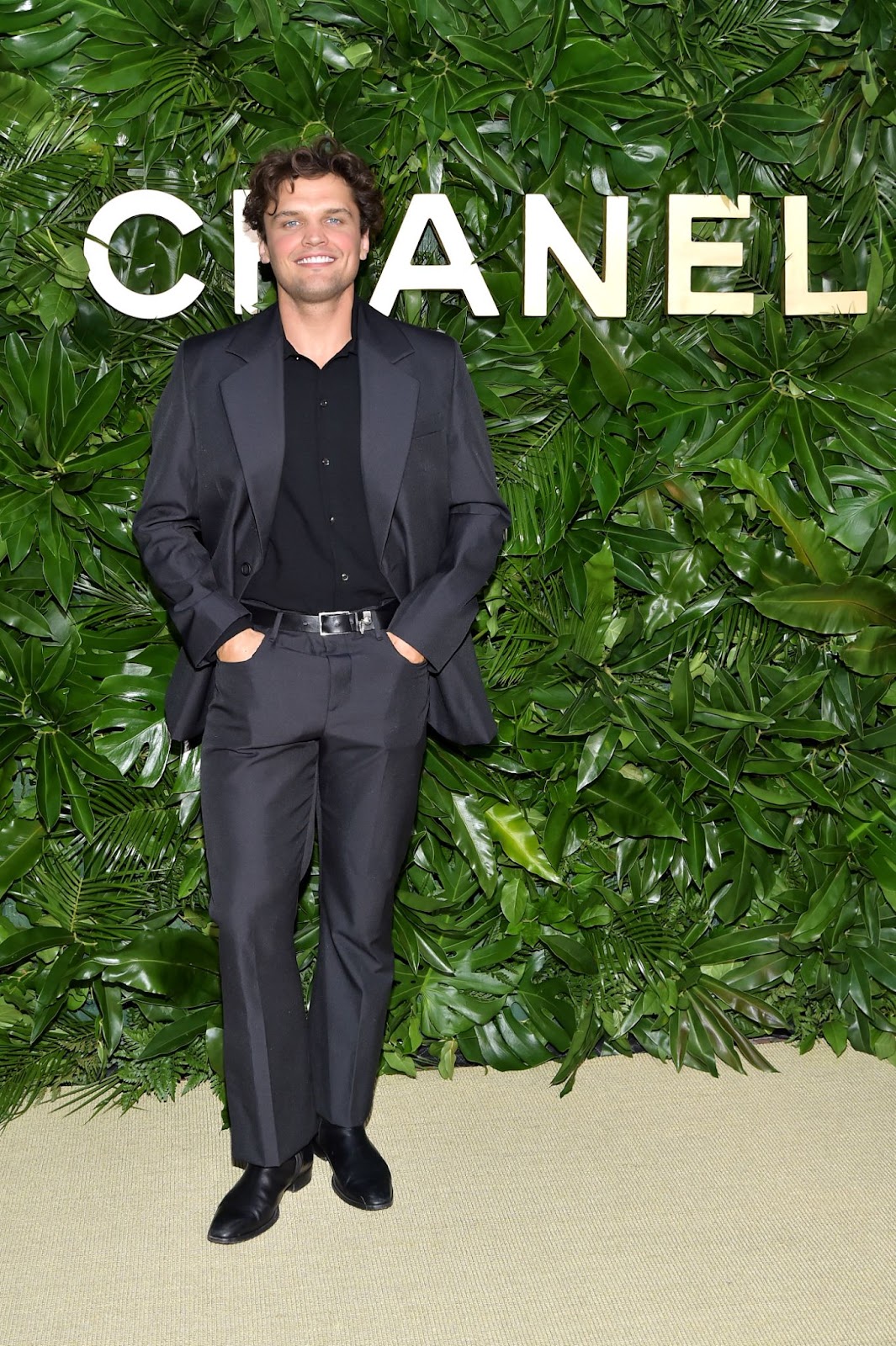 Ray Nicholson en la cena de Chanel celebrando el evento Gabrielle Chanel Essence With Margot Robbie el 12 de septiembre de 2019, en Los Ángeles, California | Fuente: Getty Images