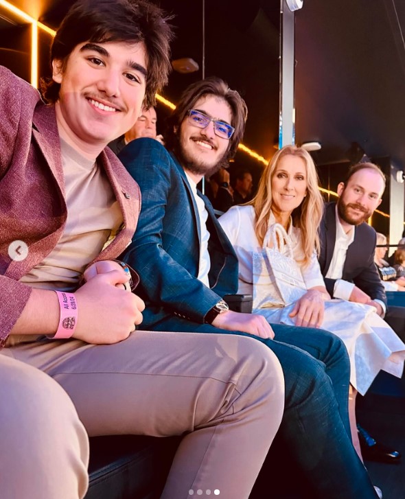 Céline Dion, Eddy, Nelson y René-Charles Angélil posando juntos el 29 de junio de 2024 | Fuente: Instagram/celinedion