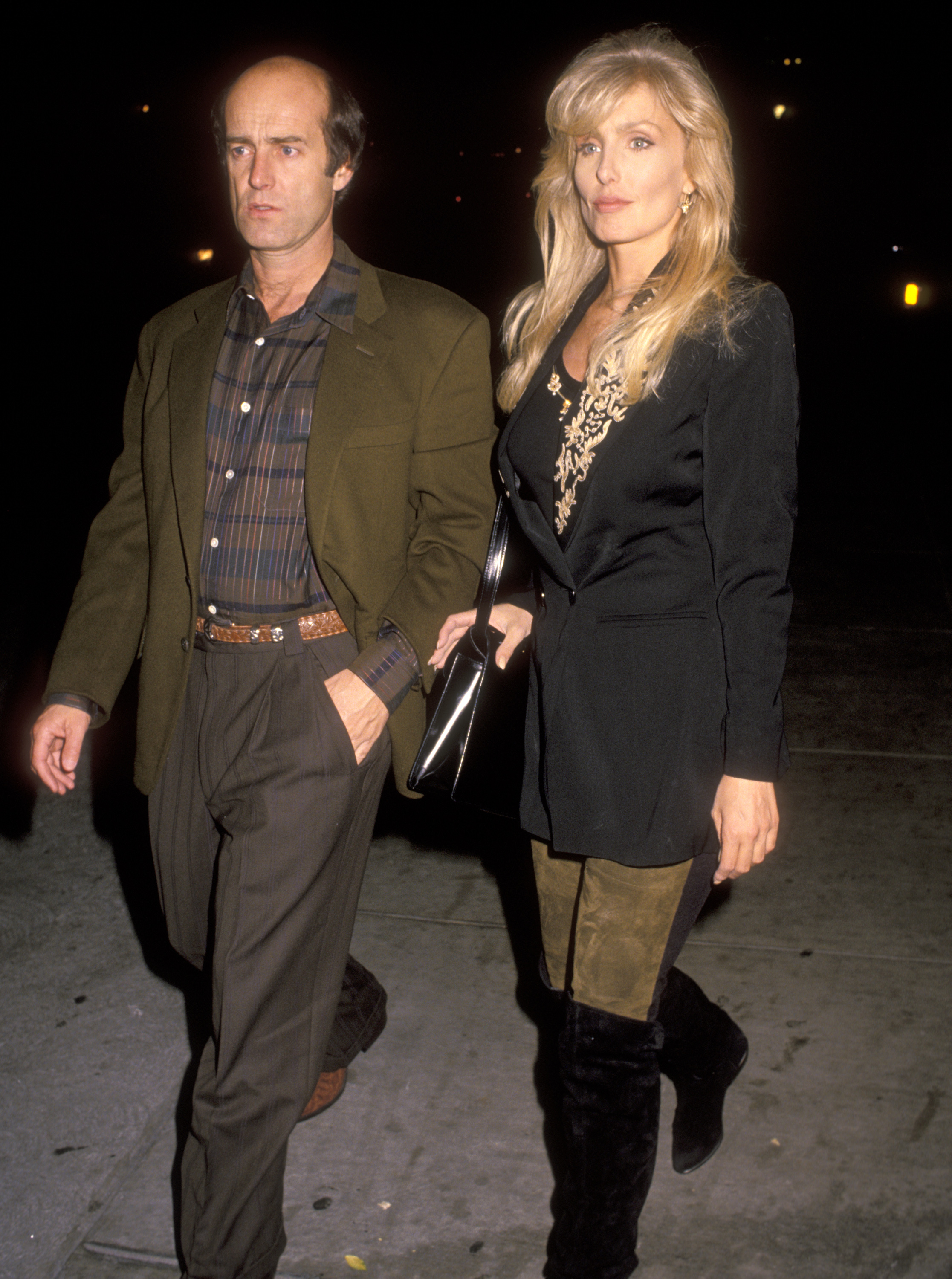 Heather Thomas y su pareja Harry M. Brittenham en West Hollywood, California, el 10 de noviembre de 1990 | Fuente: Getty Images