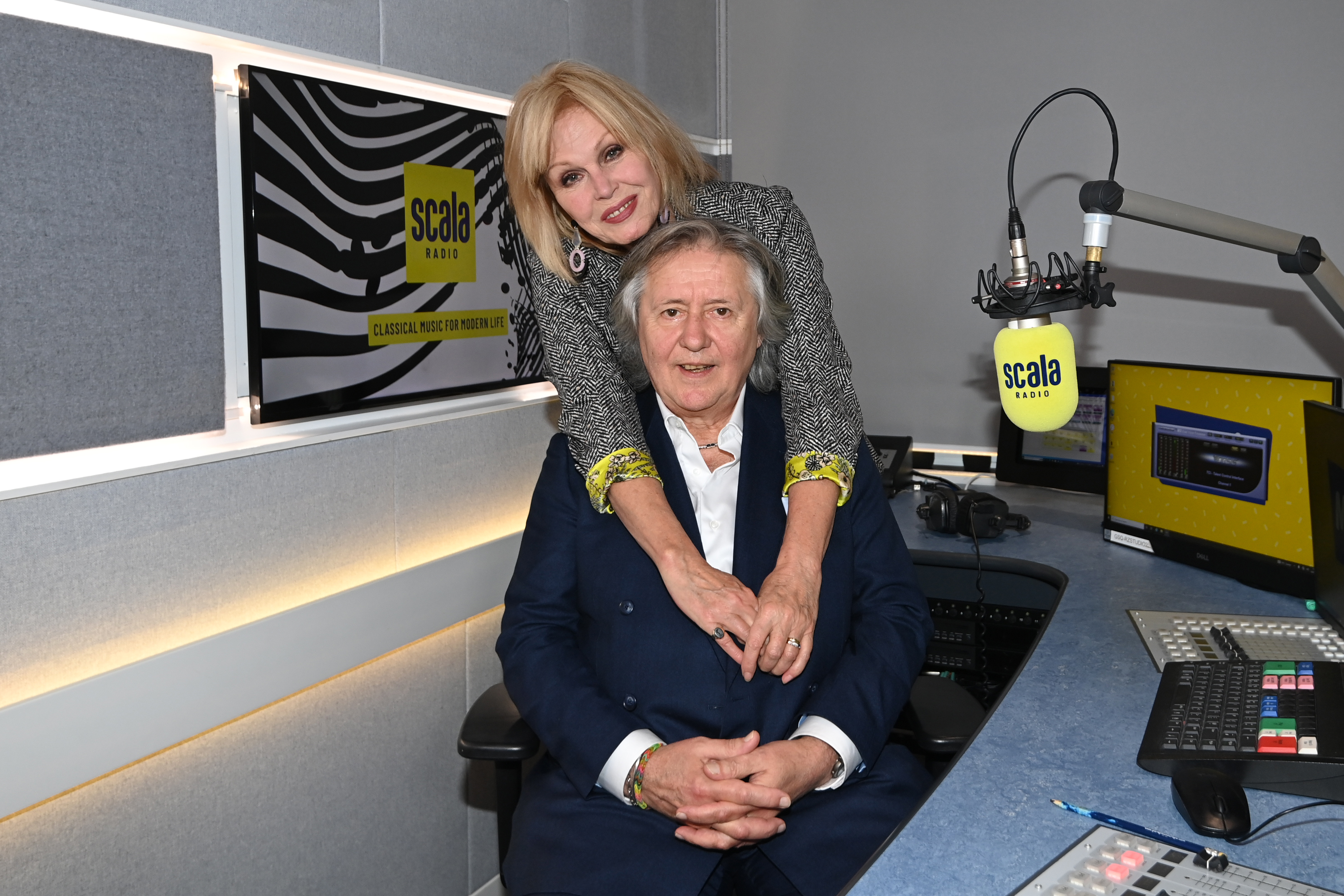 Joanna Lumley y Stephen Barlow el 16 de enero de 2023 en Londres, Inglaterra | Fuente: Getty Images
