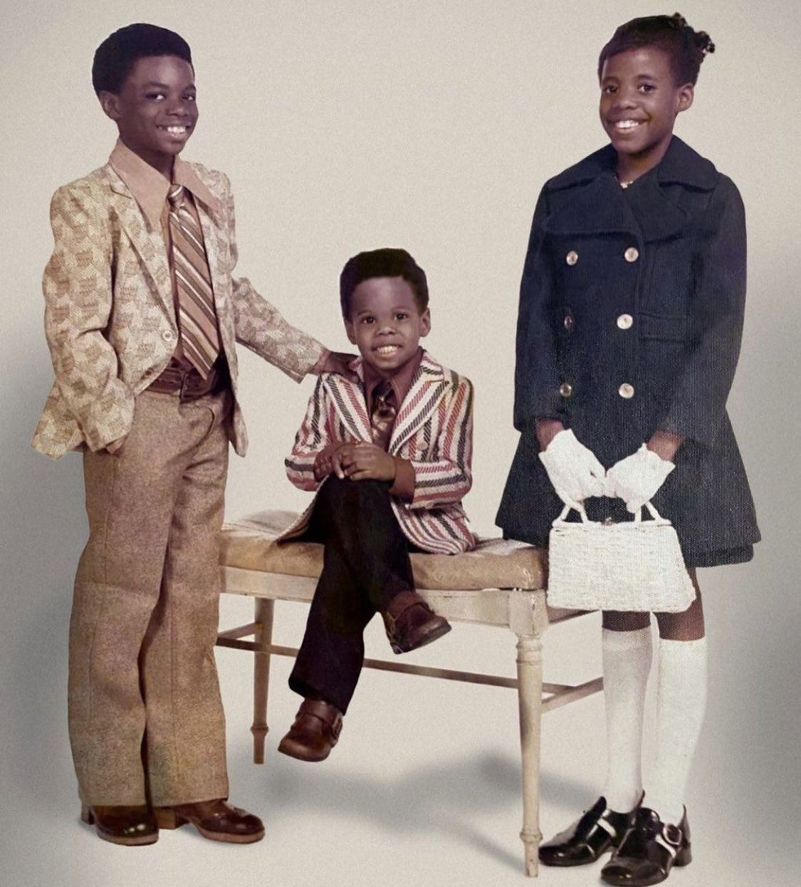 El actor de pequeño con sus seres queridos, publicado el 17 de abril de 2022. | Fuente: X/@colmandomingo