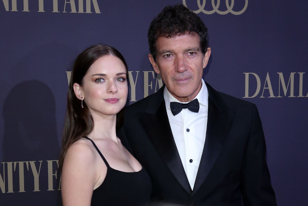 Antonio Banderas y su hija Stella del Carmen Banderas asisten a la entrega de premios Vanity Fair 2019 en el Teatro Real el 25 de noviembre de 2019 en Madrid, España. | Fuente: Getty Images