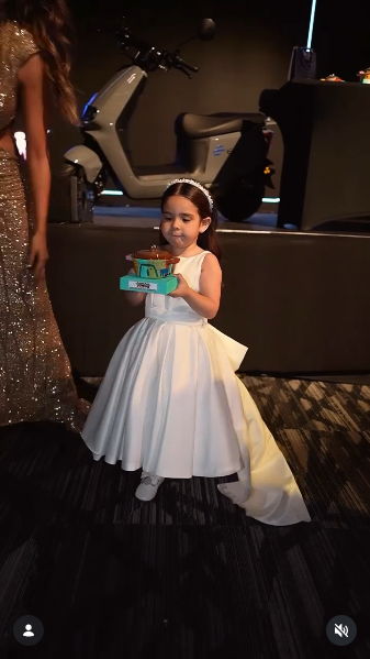Sarah Burlando, de 3 años, en la gala solidaria organizada por Margarita Barrientos | Fuente: Instagram/barbaritafranco21