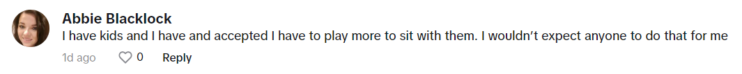 "Tengo hijos y acepté que tengo que pagar más para sentarme con ellos. No esperaría que nadie haga eso por mi" | Comentario de un usuario de TikTok en el vídeo de Tammy Nelson | Foto: tiktok.com/myconquering