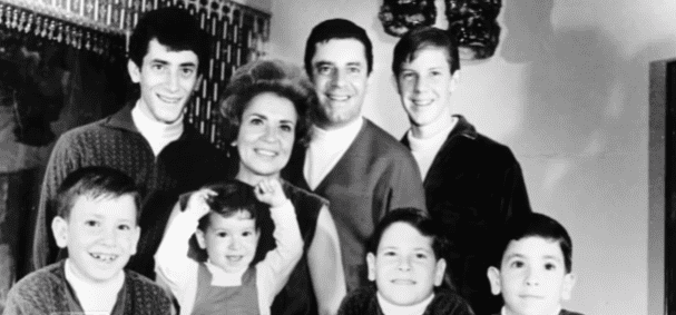 La familia de Jerry Lewis a finales de los 60. | Foto: YouTube/Inside Edition