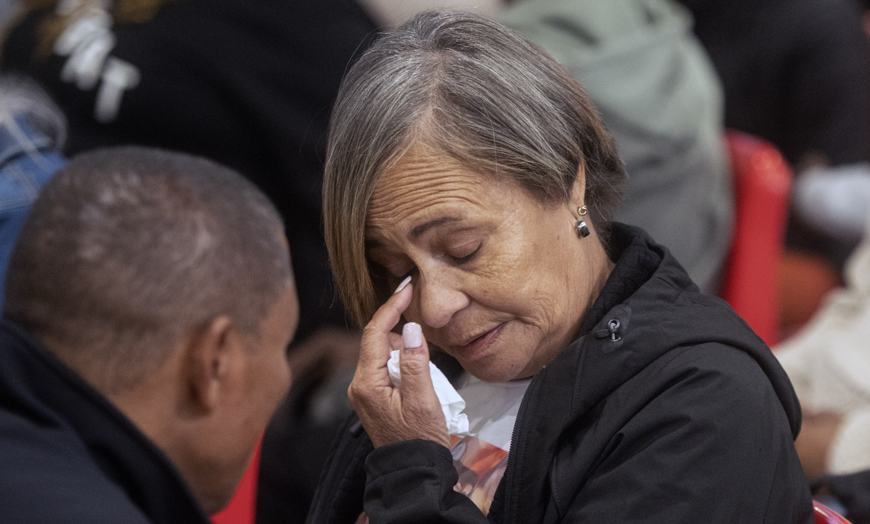 Amanda Smith-Daniels reacciona con emoción durante la lectura del veredicto en el juicio por el secuestro de Joshlin Smith en el White City Multipurpose Centre, el 2 de mayo de 2025, en Saldanha Bay, Sudáfrica | Fuente: Getty Images
