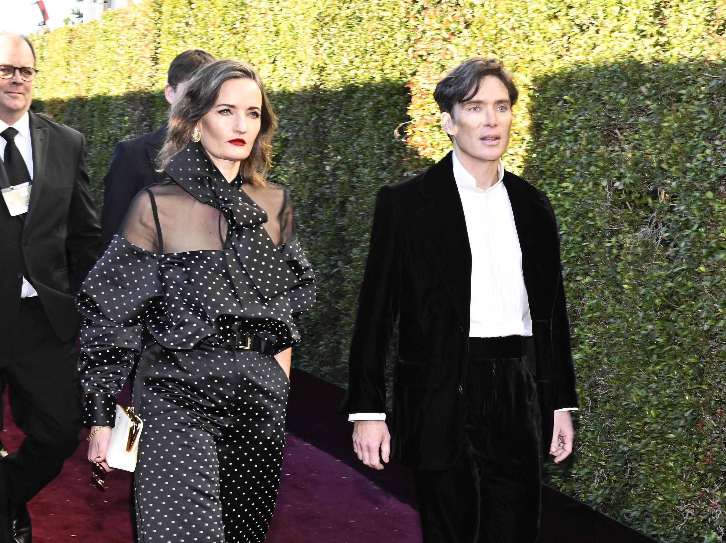 Yvonne McGuinness and Cillian Murphy en la 81ª edición de los Globos de Oro el 7 de enero de 2024, en Beverly Hills, California | Fuente: Getty Images