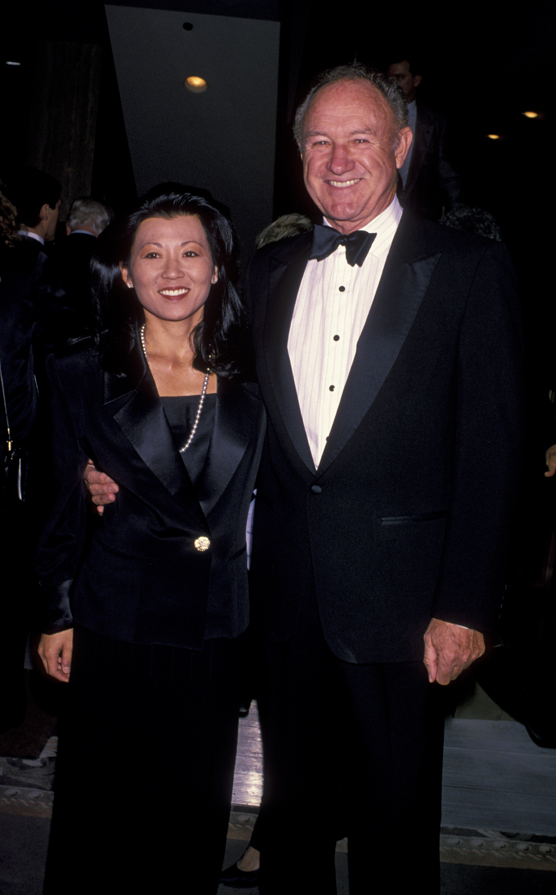 Gene Hackman y su esposa Betsy Hackman fotografiados en Century City, California, el 8 de octubre de 1994. | Fuente: Getty Images