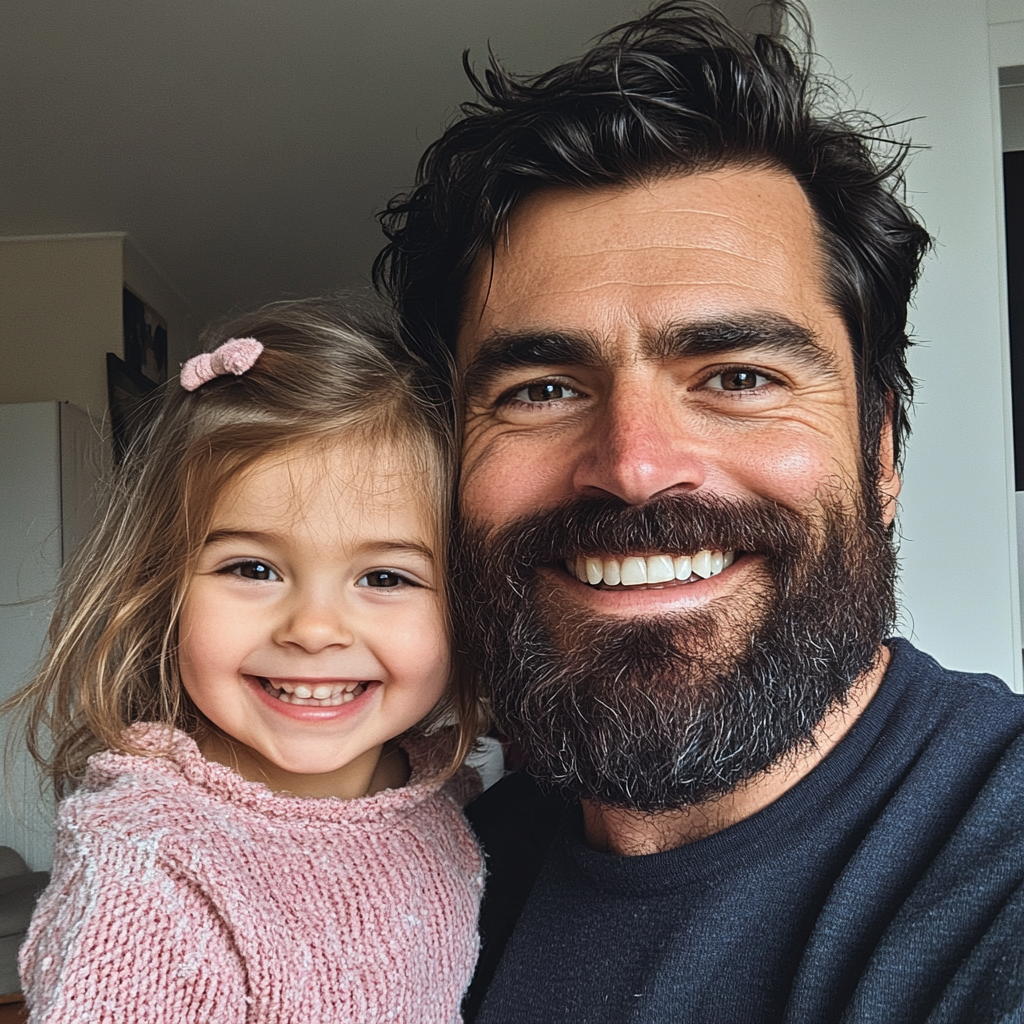 Un sonriente dúo de padre e hija | Fuente: Midjourney