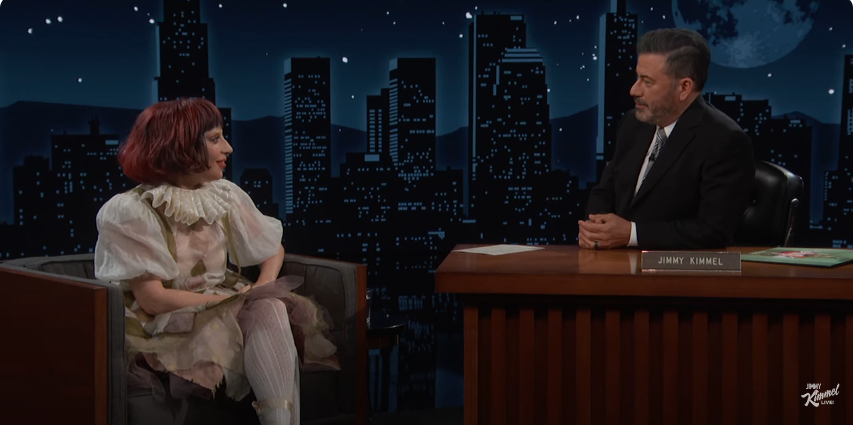 Lady Gaga durante una entrevista con Jimmy Kimmel publicada el 2 de octubre de 2024 | Fuente: YouTube/@JimmyKimmelLive