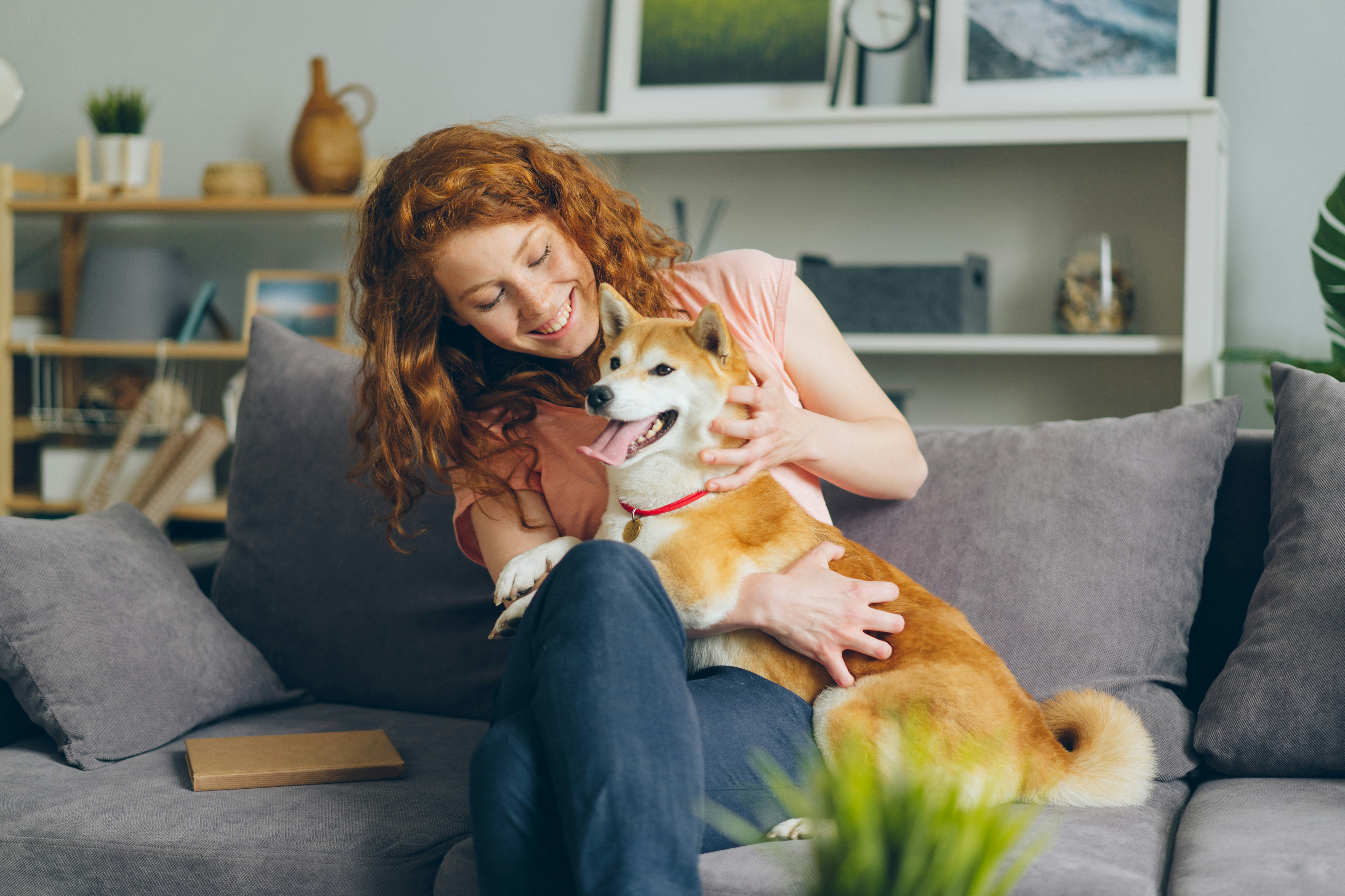 Una mujer relajada y feliz | Fuente: Unsplash