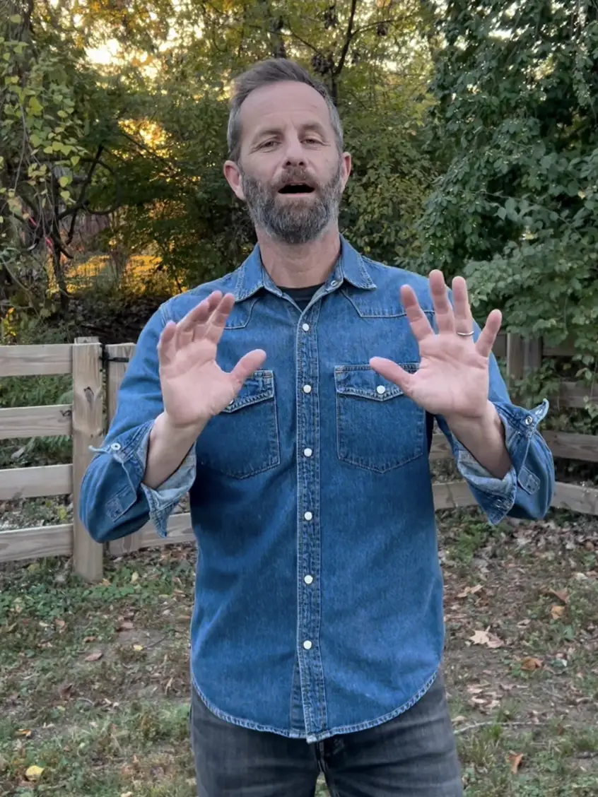 Kirk Cameron en un vídeo subido el 29 de octubre de 2024 | Fuente: Instagram/kirkcameronofficial | iheartchm