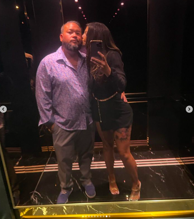 Jon Gosselin y Stephanie Lebo posando para una foto, publicada el 7 de agosto de 2023 | Fuente: Instagram/_stephaniiemariie_