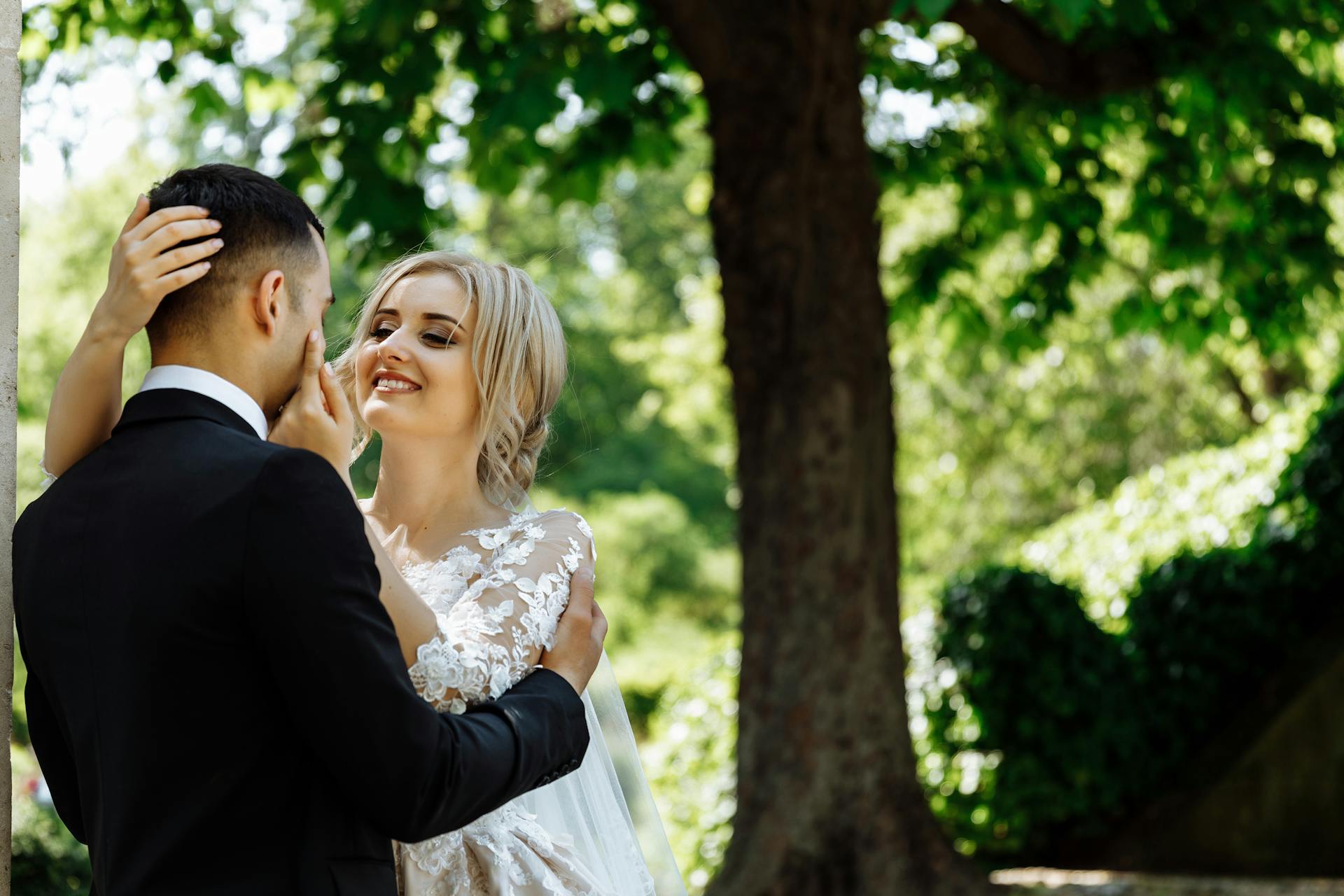 Joven pareja el día de su boda | Fuente: Pexels