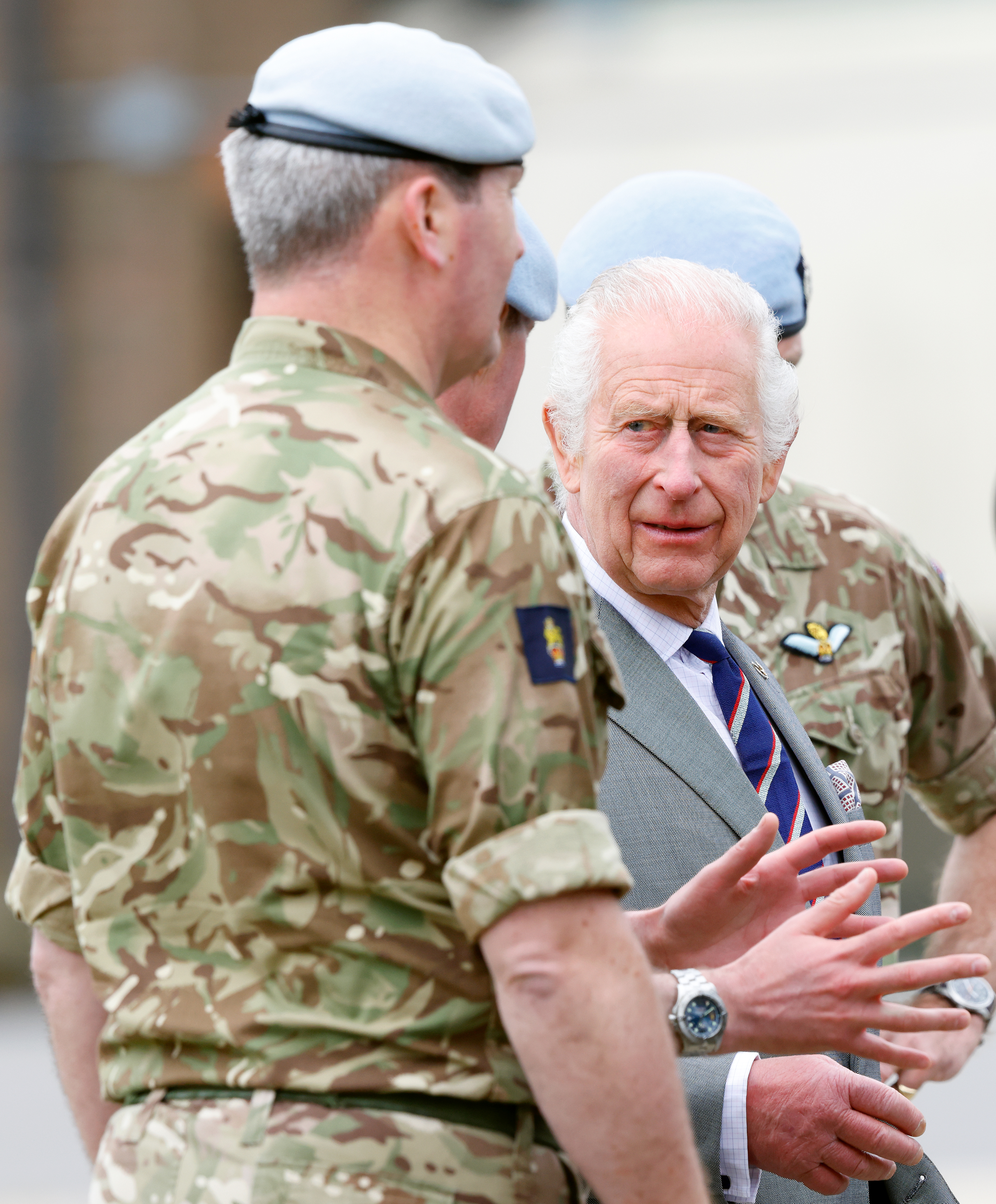 El rey Charles III en el Centro de Aviación del Ejército en Middle Wallop, Stockbridge, Reino Unido, el 13 de mayo de 2024 | Fuente: Getty Images