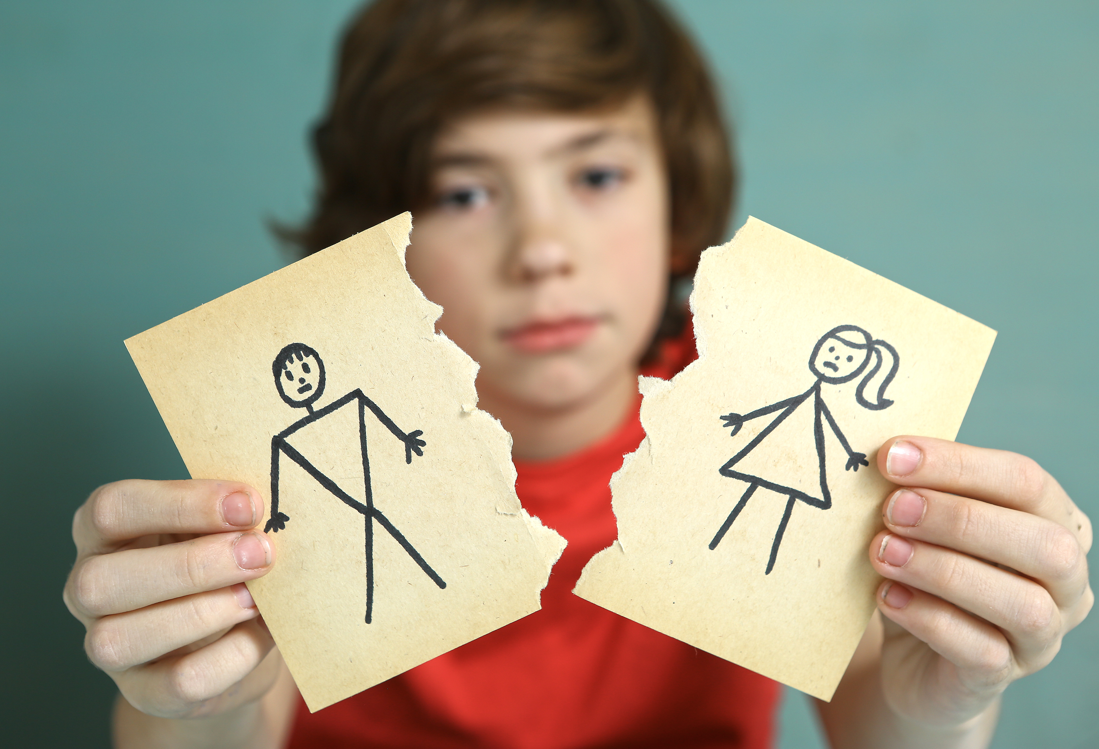 Un adolescente con un dibujo roto. | Foto: Shutterstock