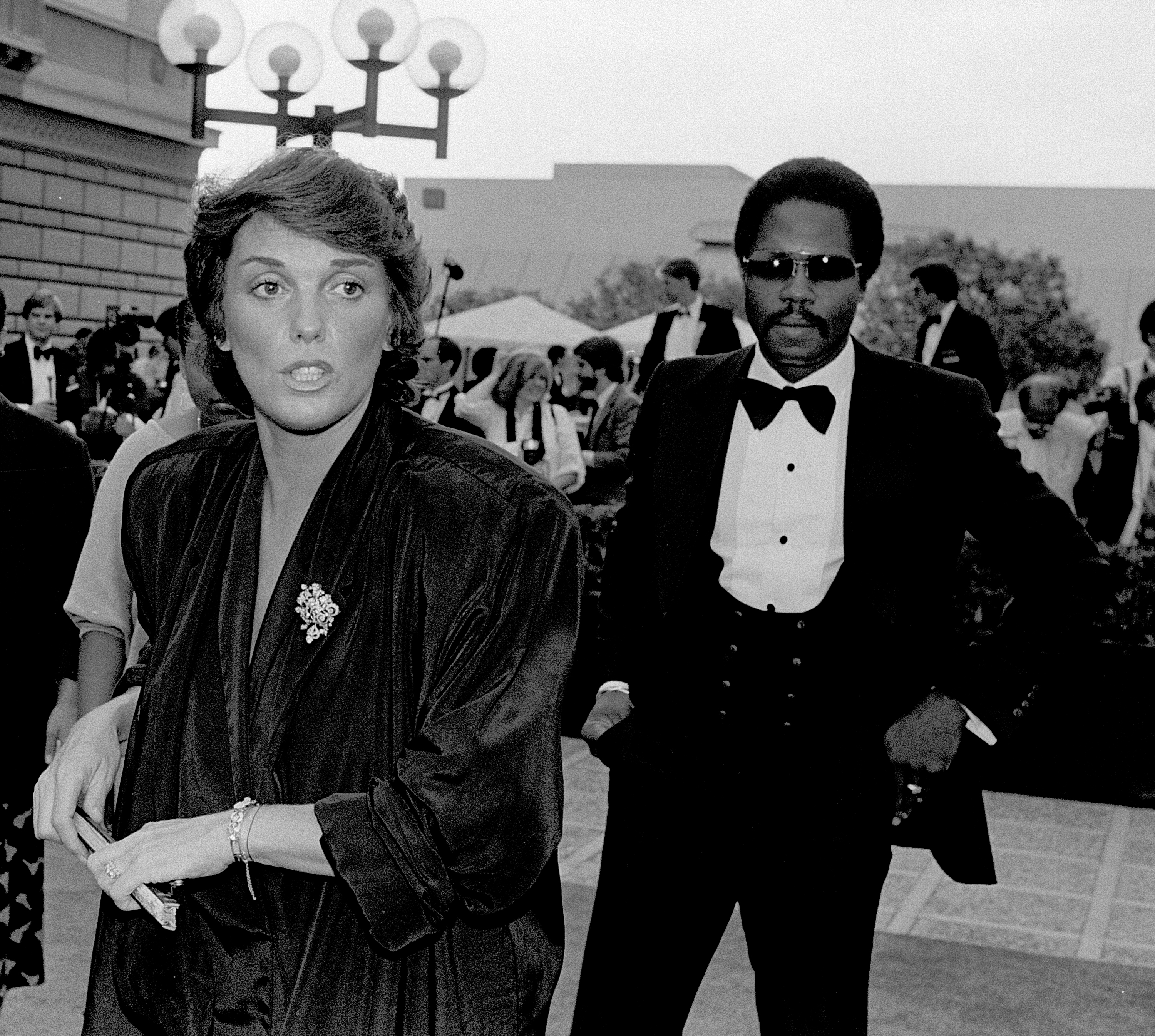 Tyne Daly y Georg Stanford Brown en la gala de los Premios Emmy, el 23 de septiembre de 1984, en Pasadena, California. | Fuente: Getty Images