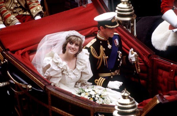 Los Príncipes de Gales en el Palacio de Buckingham el 29 de julio de 1981. │ Foto: Getty Images