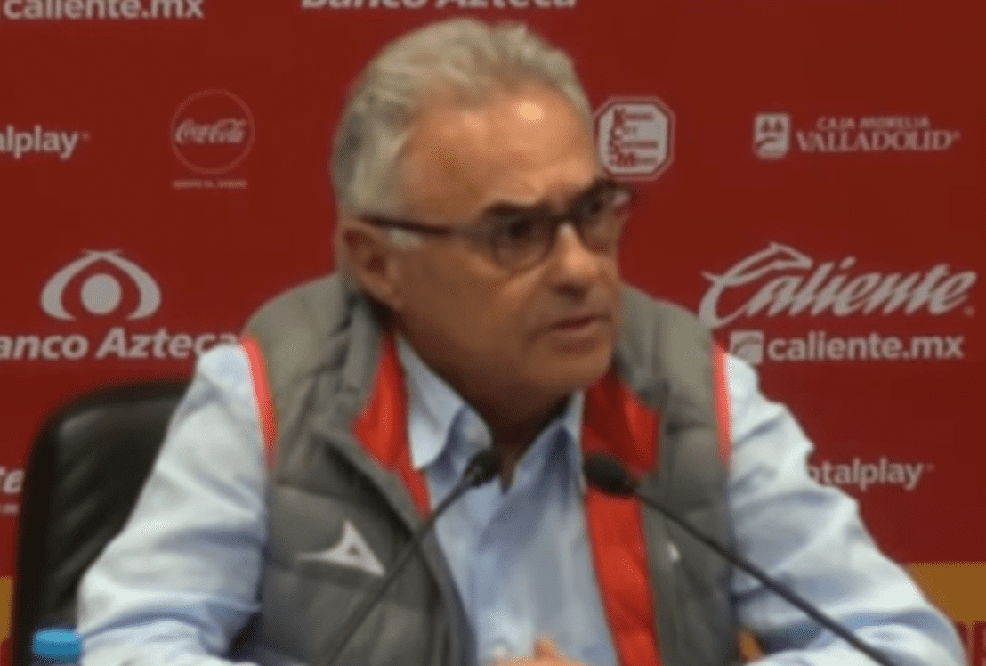 Álvaro Dávila en conferencia de prensa, en 2019. | Foto: Youtube/FOX Sports MX