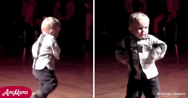 Un niño de 2 años comenzó a bailar con su canción favorita de Elvis y su baile se volvió viral