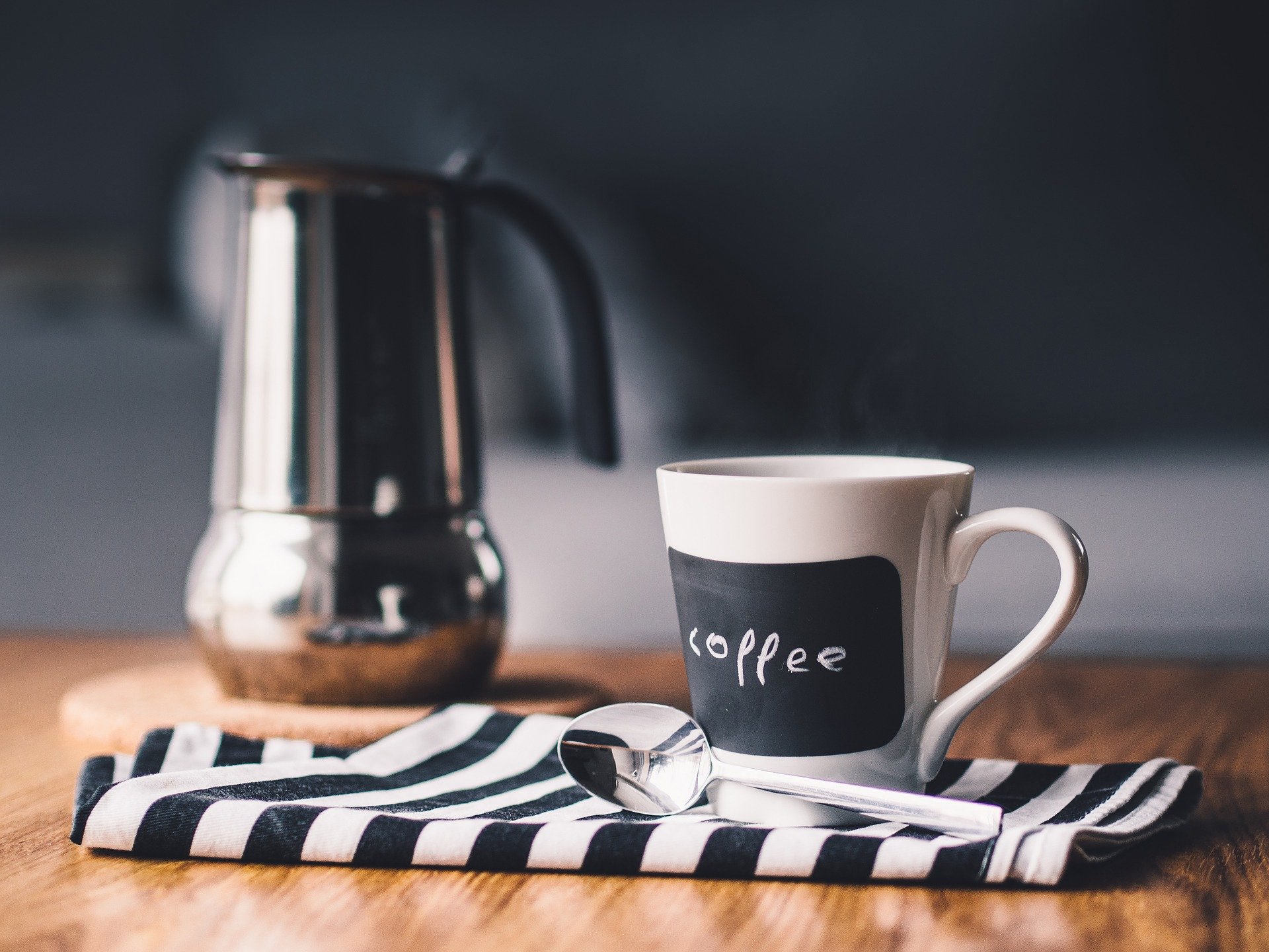 Taza de café y cuchara. | Foto: Pixabay