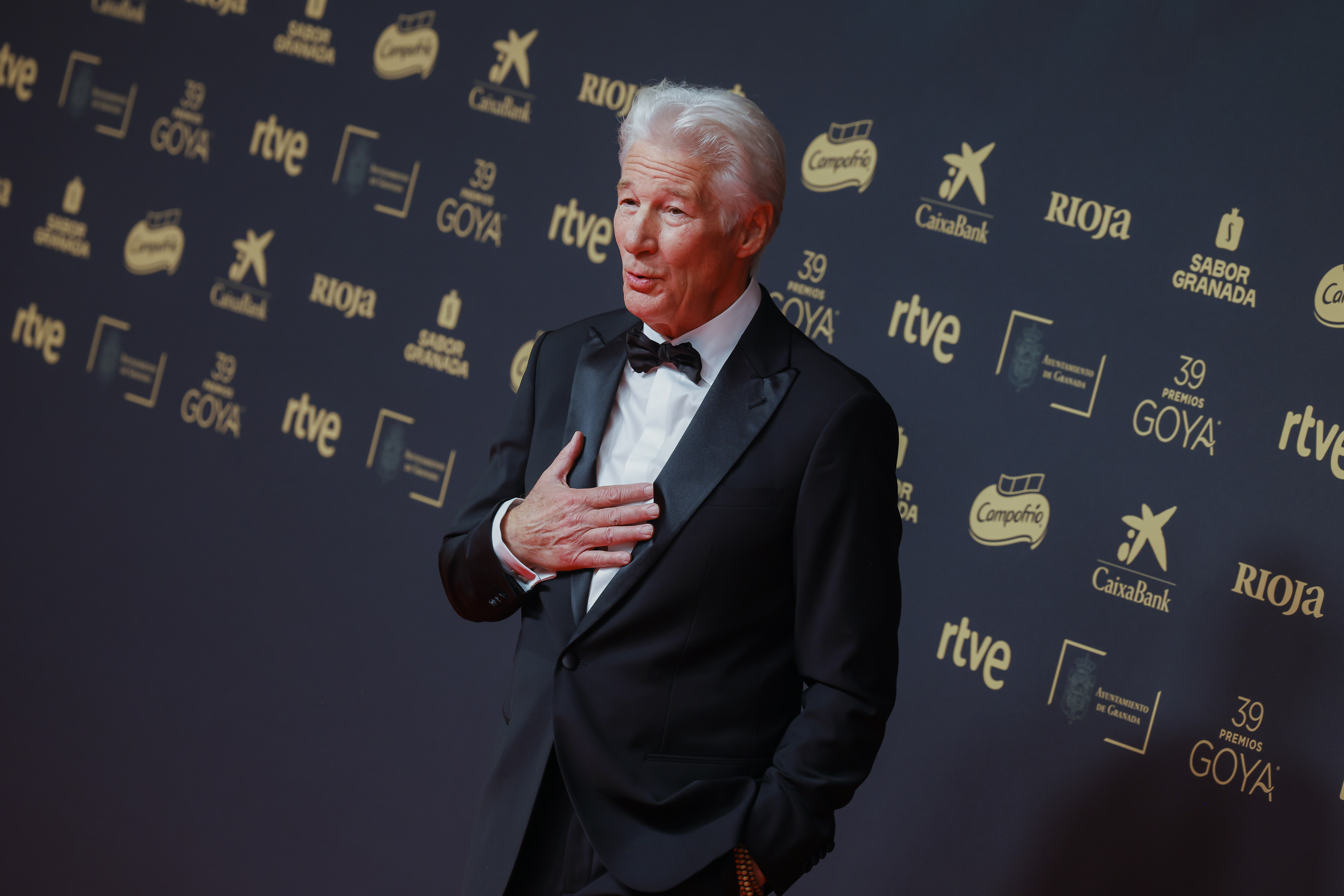 Richard Gere es visto durante los premios Goya de Cine 2025 en el Palacio de Congresos y Exposiciones de Granada el 8 de febrero de 2025, en Granada, España | Fuente: Getty Images