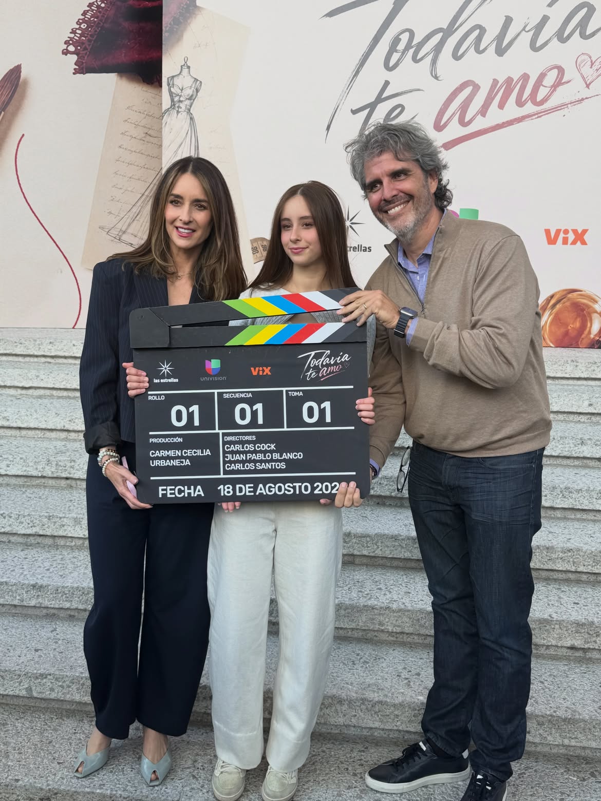 Susana González junto a su hija Susana Elías, en compañía del productor Carlos Bardasano | Fuente: Instagram/susanagonzalezdr