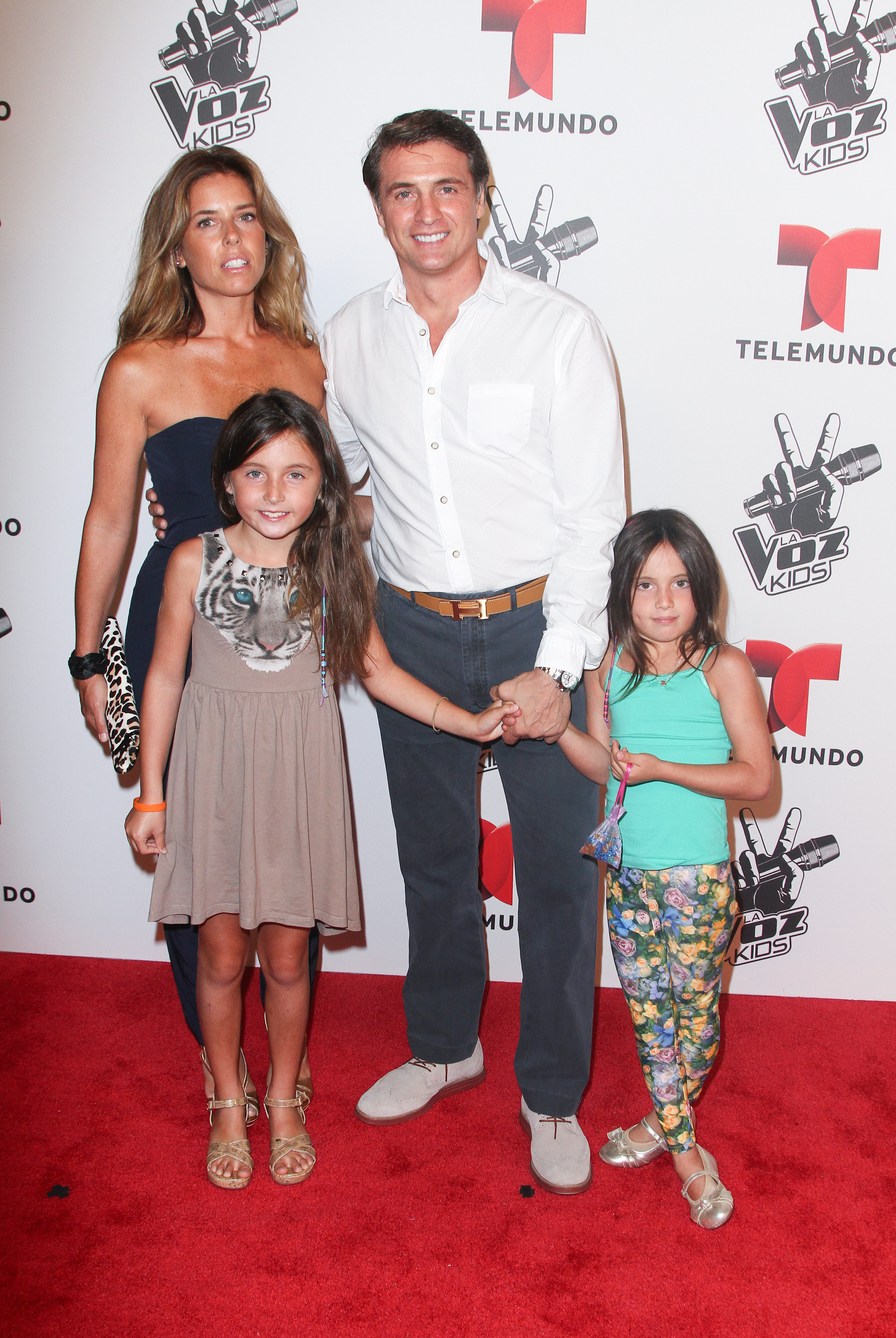 Maky Soler, Juan Soler, Mia Soler y Azul Soler asisten a la final de «La Voz Kids» de Telemundo el 27 de julio de 2013 en Miami, Florida. | Fuente: Getty Images