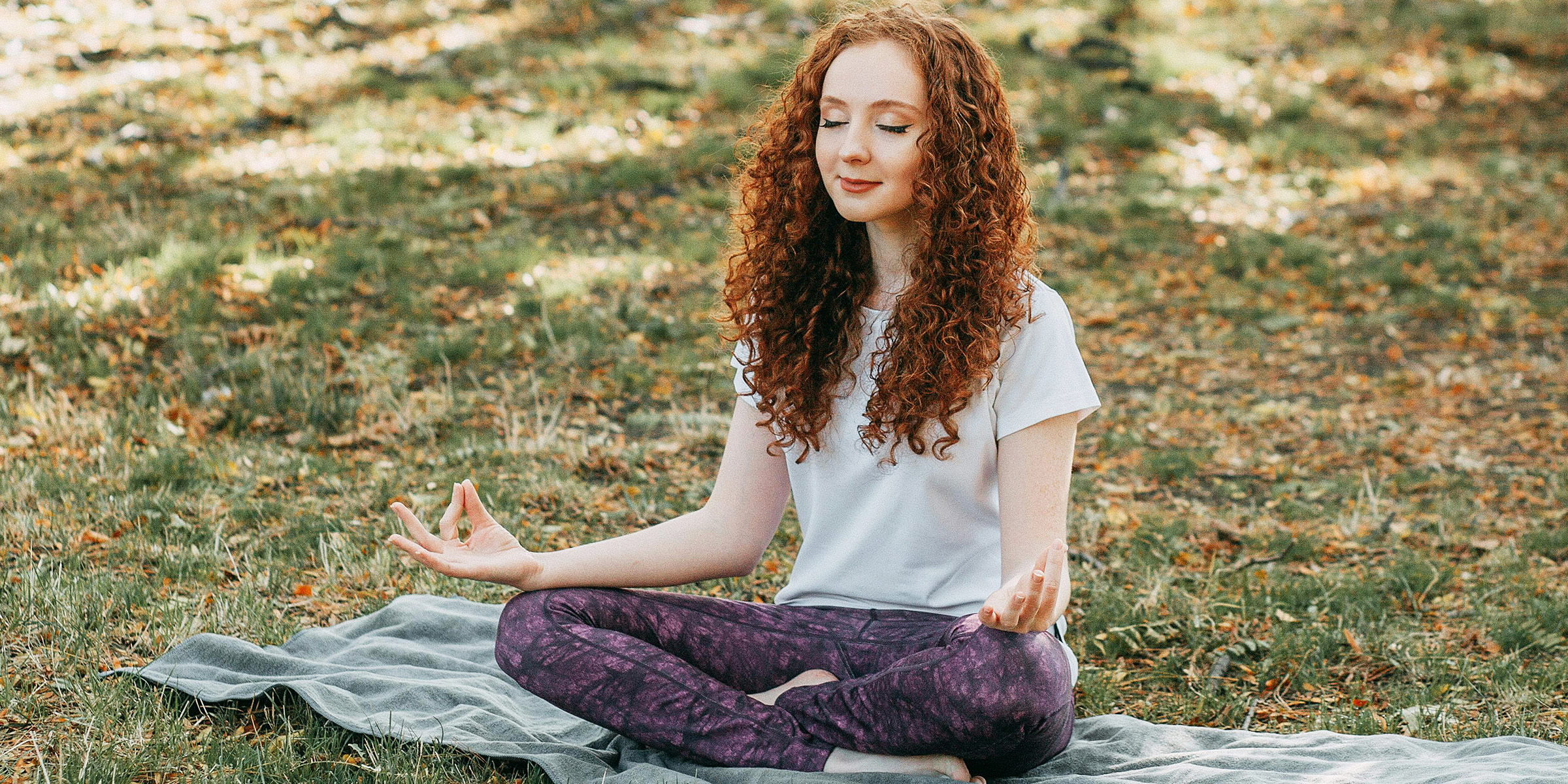 Una mujer meditando | Fuente: Pexels