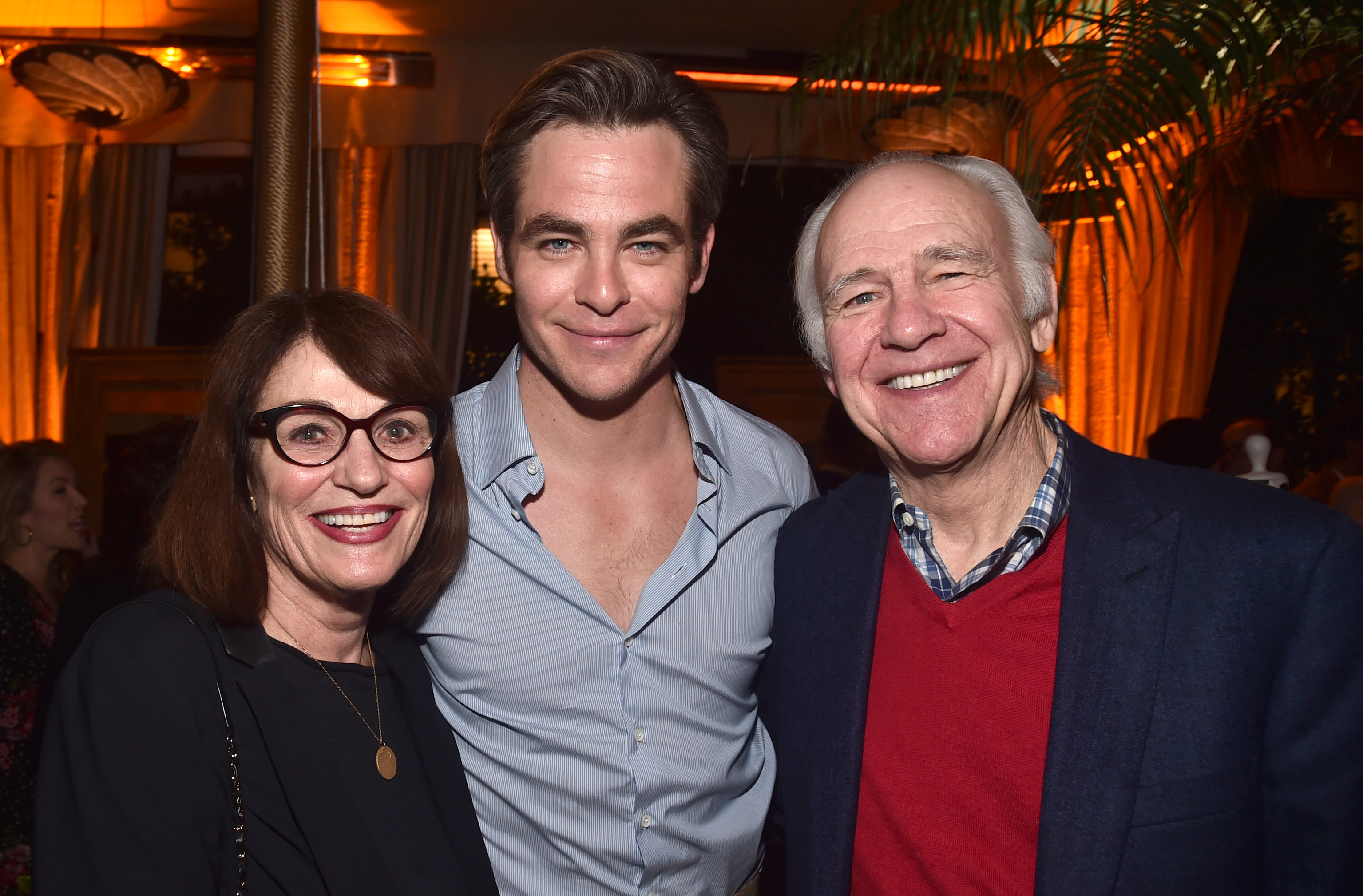 Gwynne Gilford, Chris Pine y Robert Pine en la fiesta posterior al estreno de "I Am The Night" el 24 de enero de 2019, en Los Ángeles, California | Fuente: Getty Images