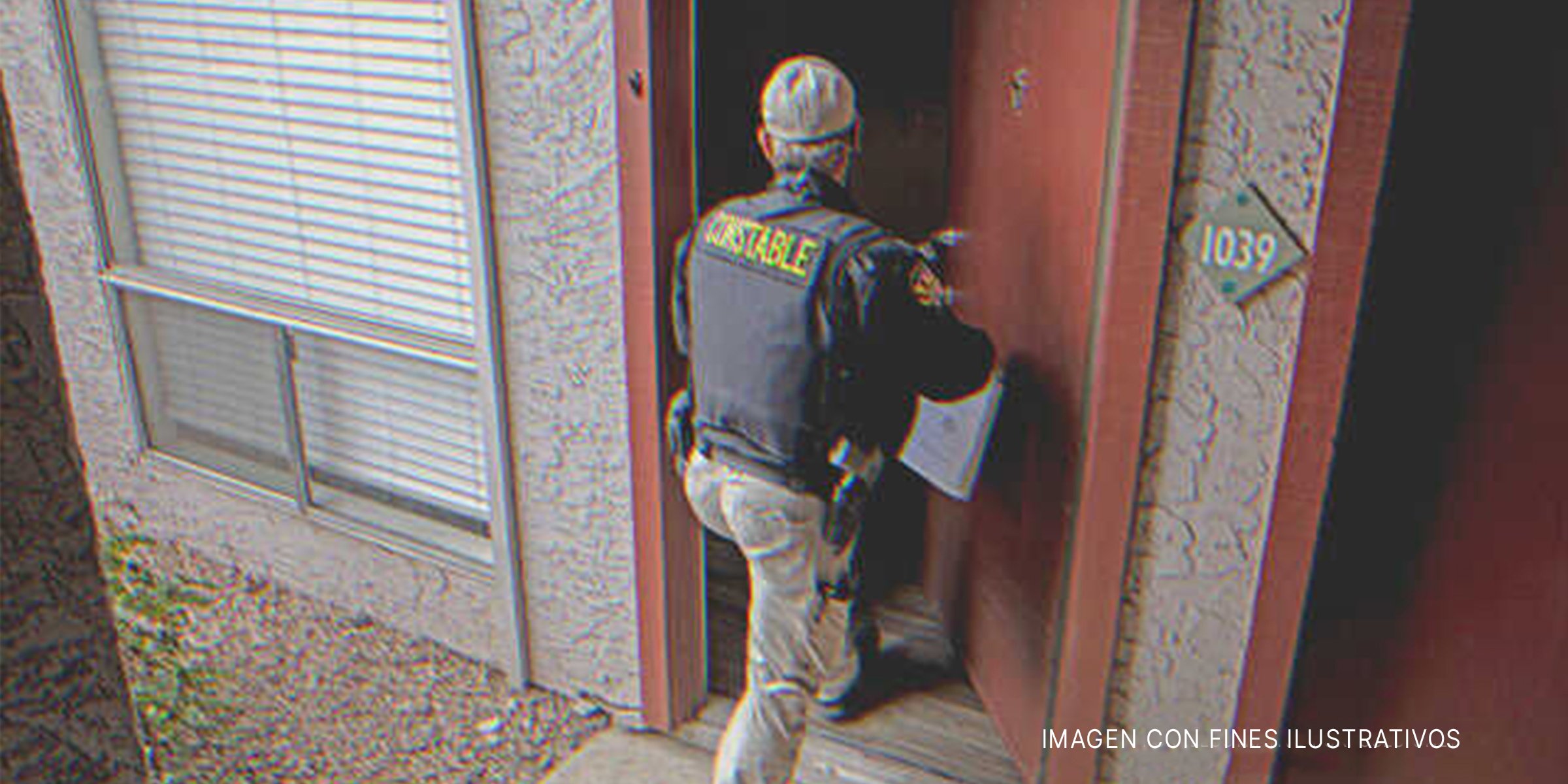 Policía entrando a una casa. | Foto: Getty Images