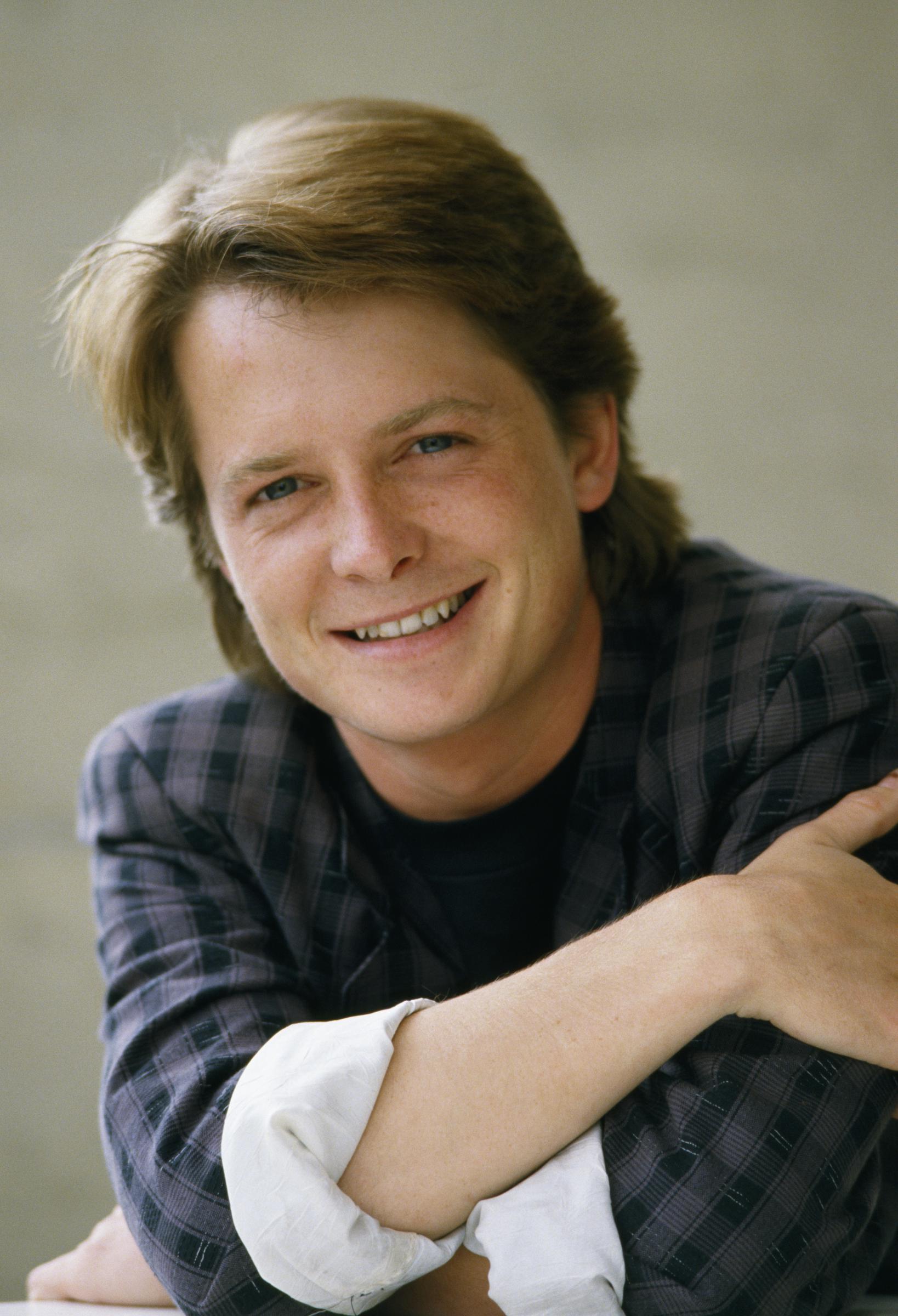 Michael J. Fox fotografiado el 26 de agosto de 1985, en París | Fuente: Getty Images