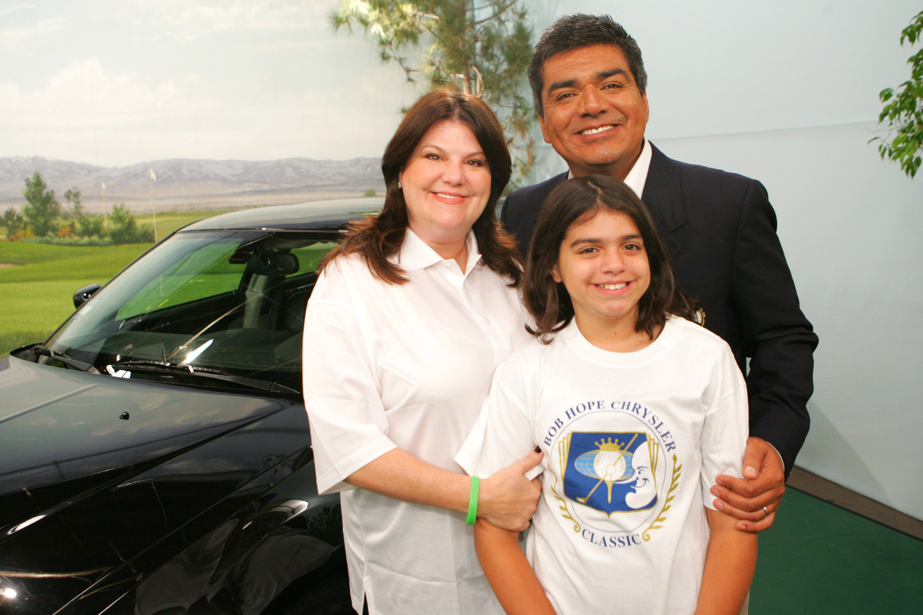Ann Serrano, Mayan y George Lopez en el set de "The George Lopez Show", 2006 | Fuente: Getty Images