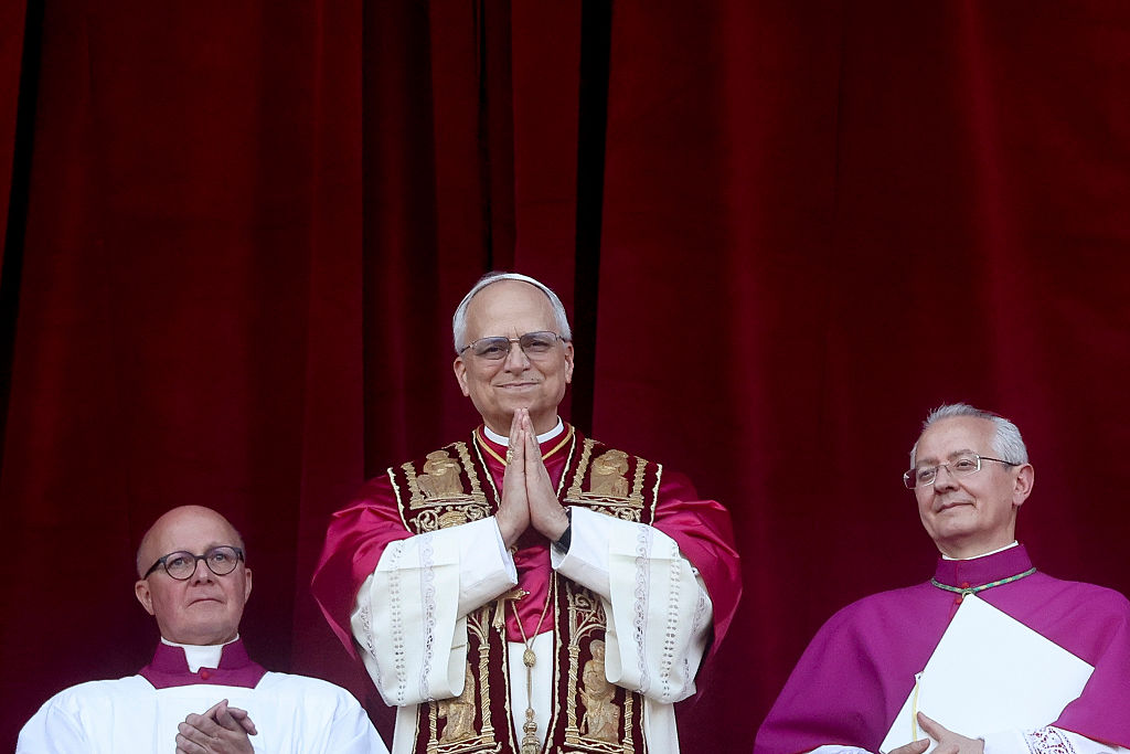 El papa León XIV se presenta ante los fieles el 8 de marzo de 2025. | Foto: Getty Images