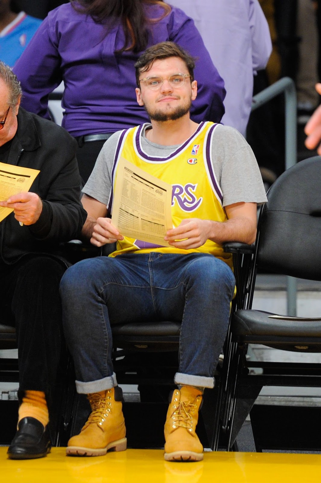 Ray Nicholson en un partido de baloncesto en el Staples Center el 6 de marzo de 2014, en Los Ángeles, California | Fuente: Getty Images