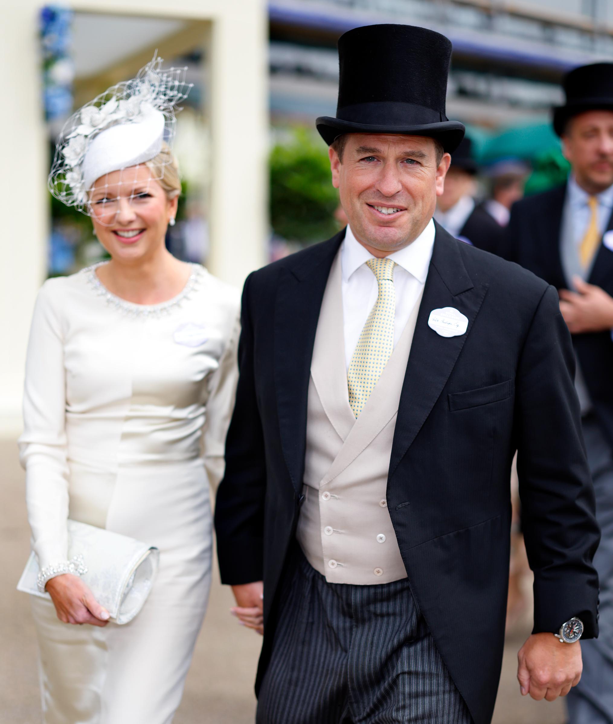 Peter Phillips y Lindsay Wallace en el quinto día del Royal Ascot en el hipódromo de Ascot el 18 de junio de 2022 en Ascot, Inglaterra | Fuente: Getty Images