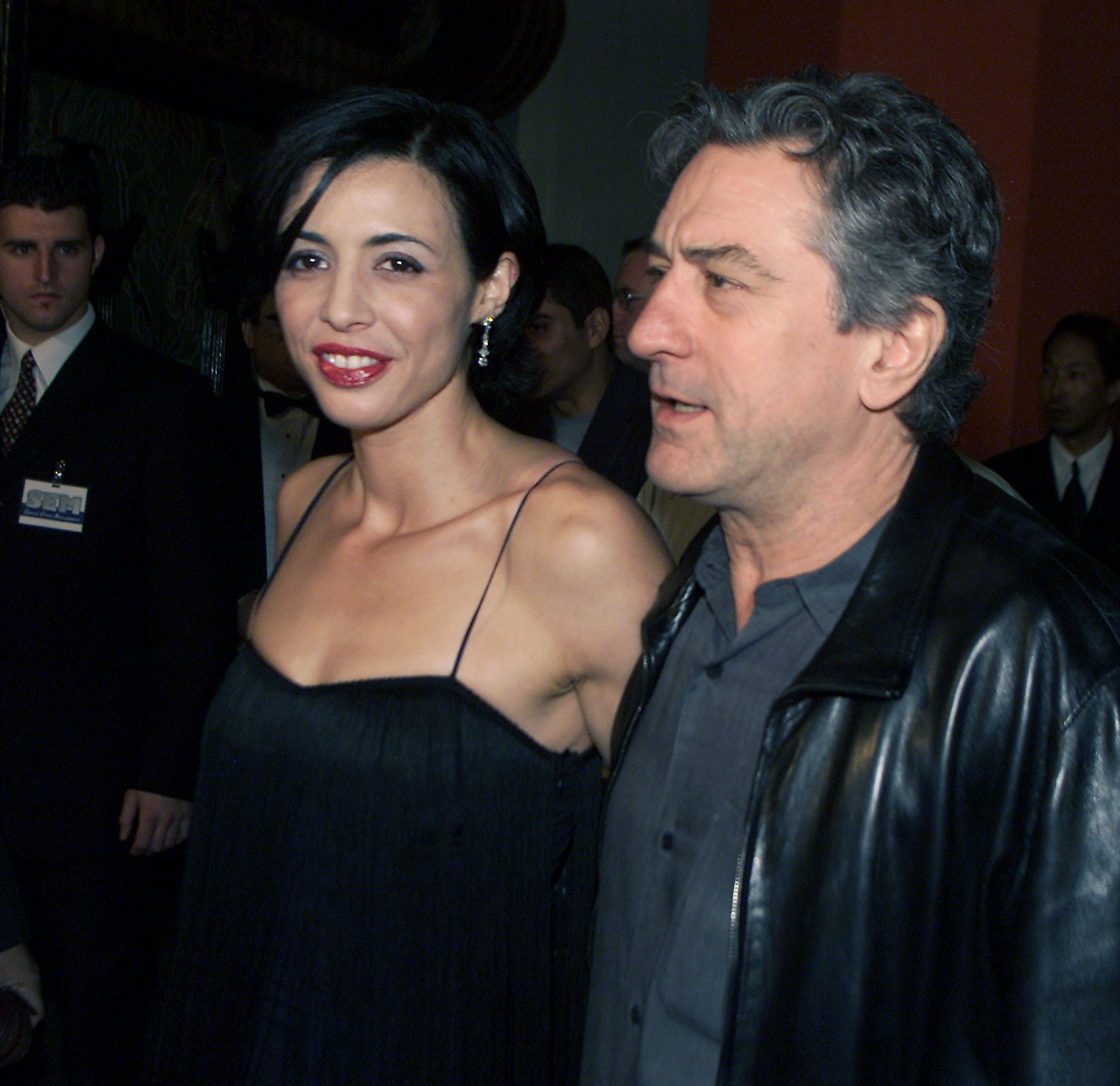 Drena y Robert De Niro en el estreno de "Showtime" en Los Ángeles, 2002. | Foto: Getty Images