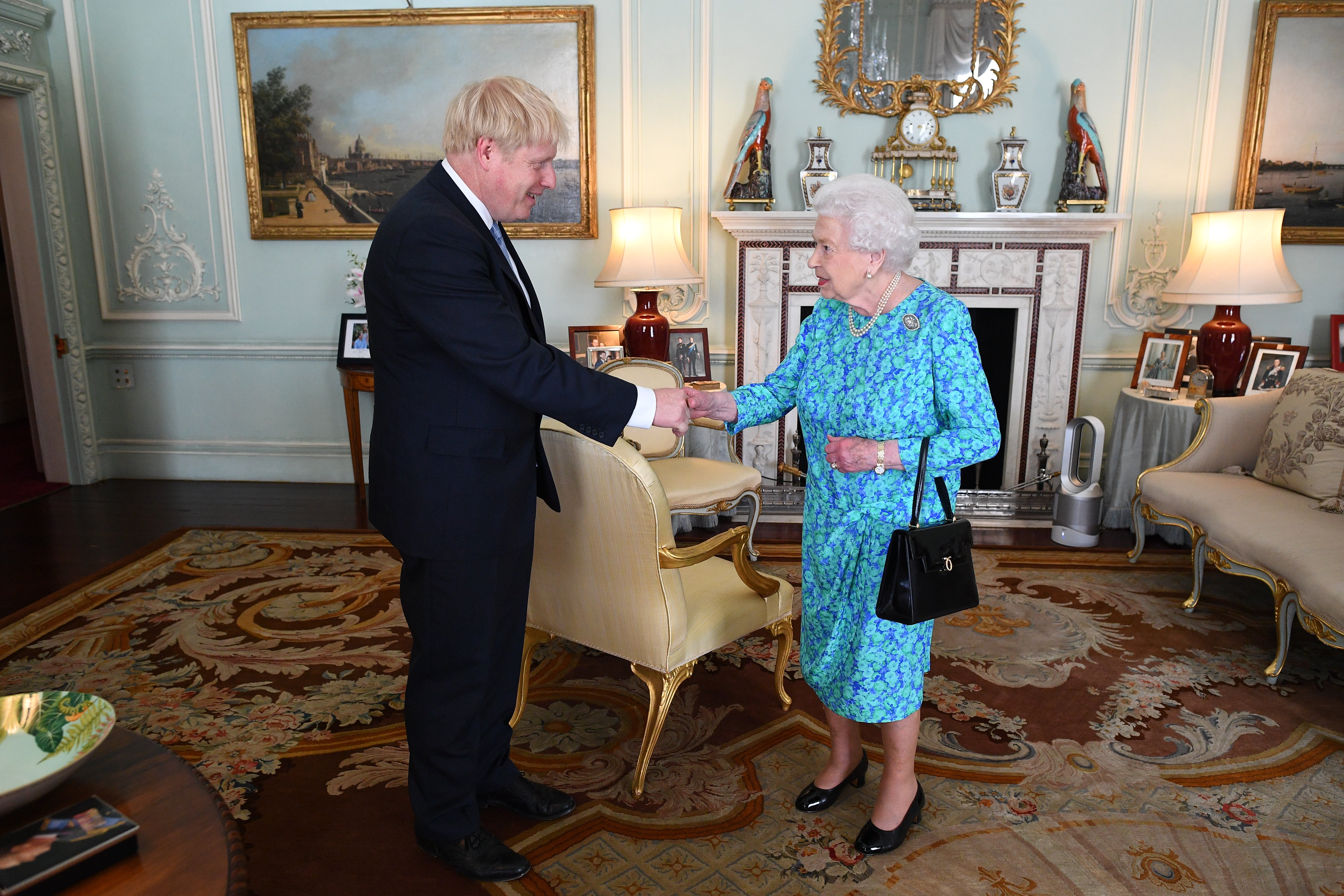 Boris Johnson y la reina Elizabeth II en Londres, en 2019. | Foto: Getty Images