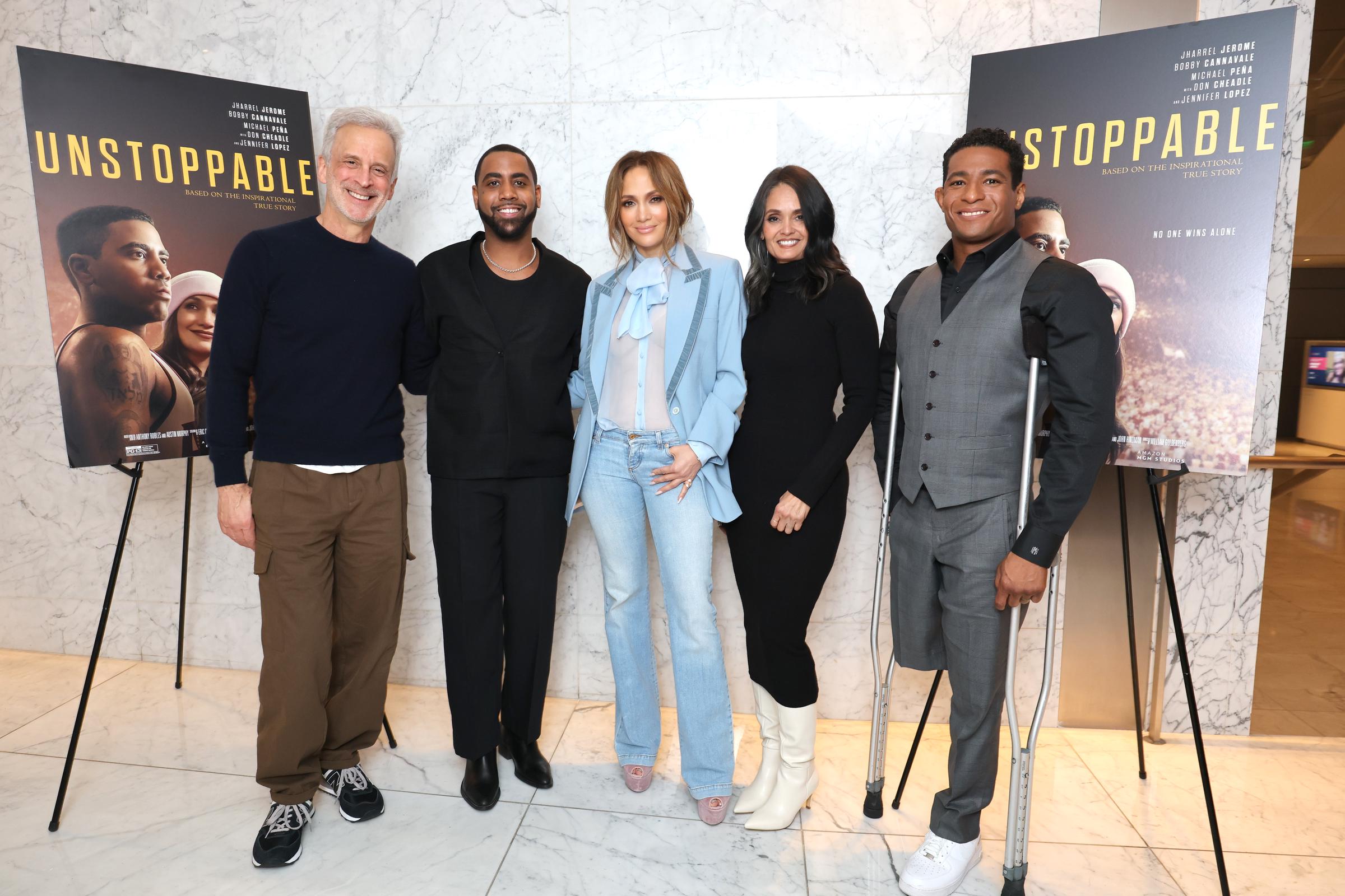 William Goldenberg, Jharrel Jerome, Jennifer Lopez, Judy Robles y Anthony Robles el 15 de diciembre de 2024, en Los Ángeles, California | Fuente: Getty Images