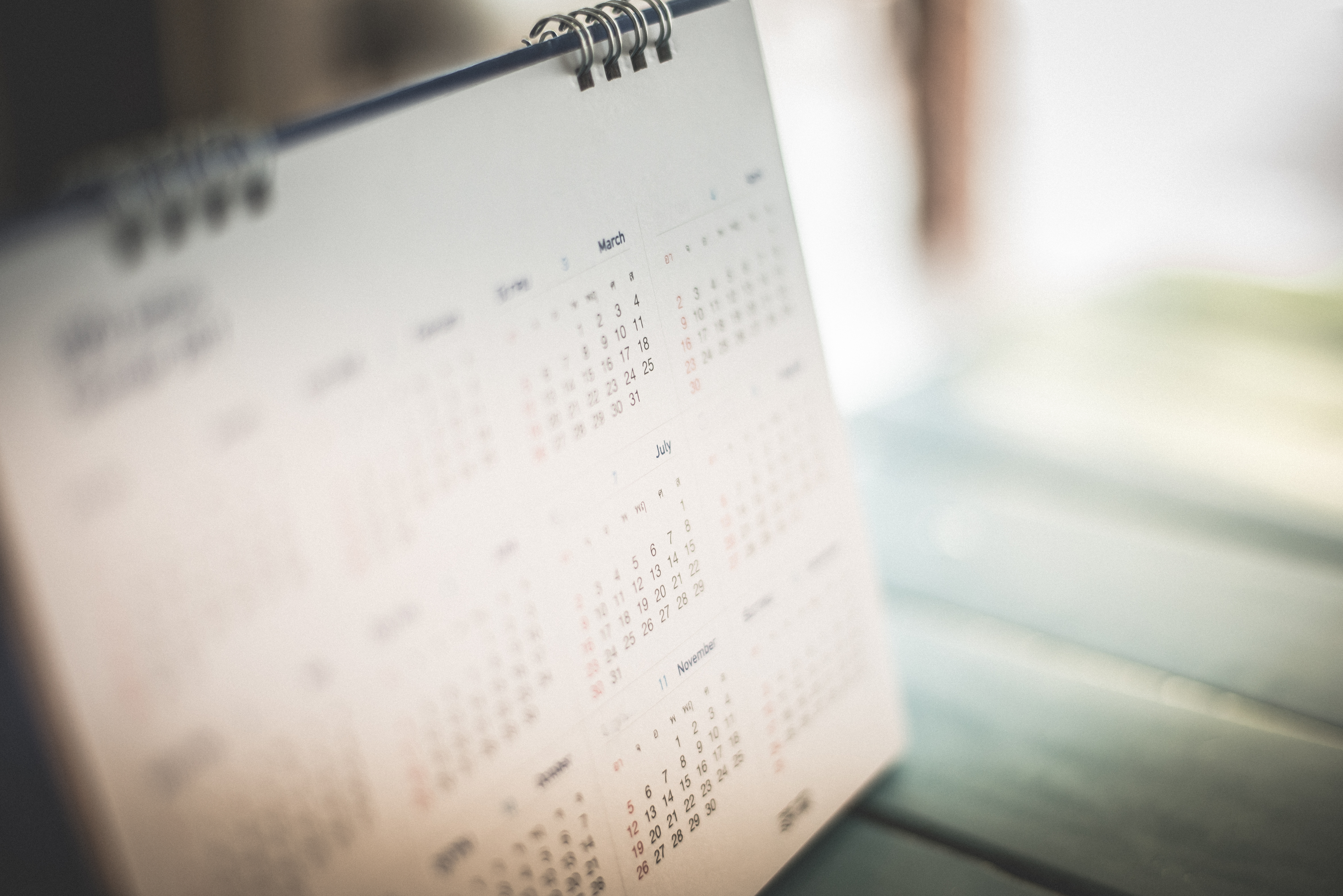 Un calendario sobre una mesa. | Foto: Shutterstock