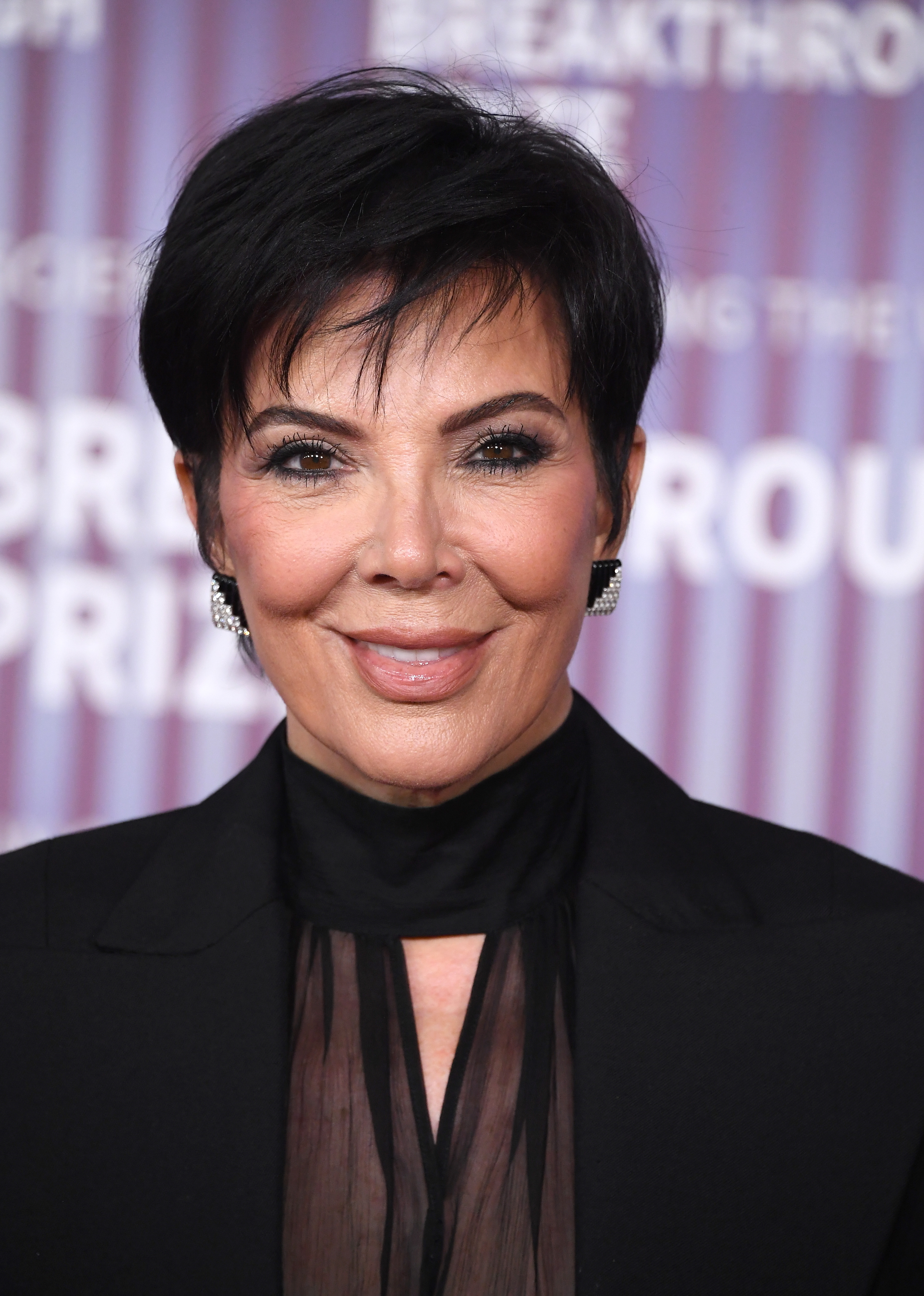 Kris Jenner llega a la décima edición de la ceremonia anual de los Premios Breakthrough, celebrada en el Museo de la Academia de Cine. | Fuente: Getty Images